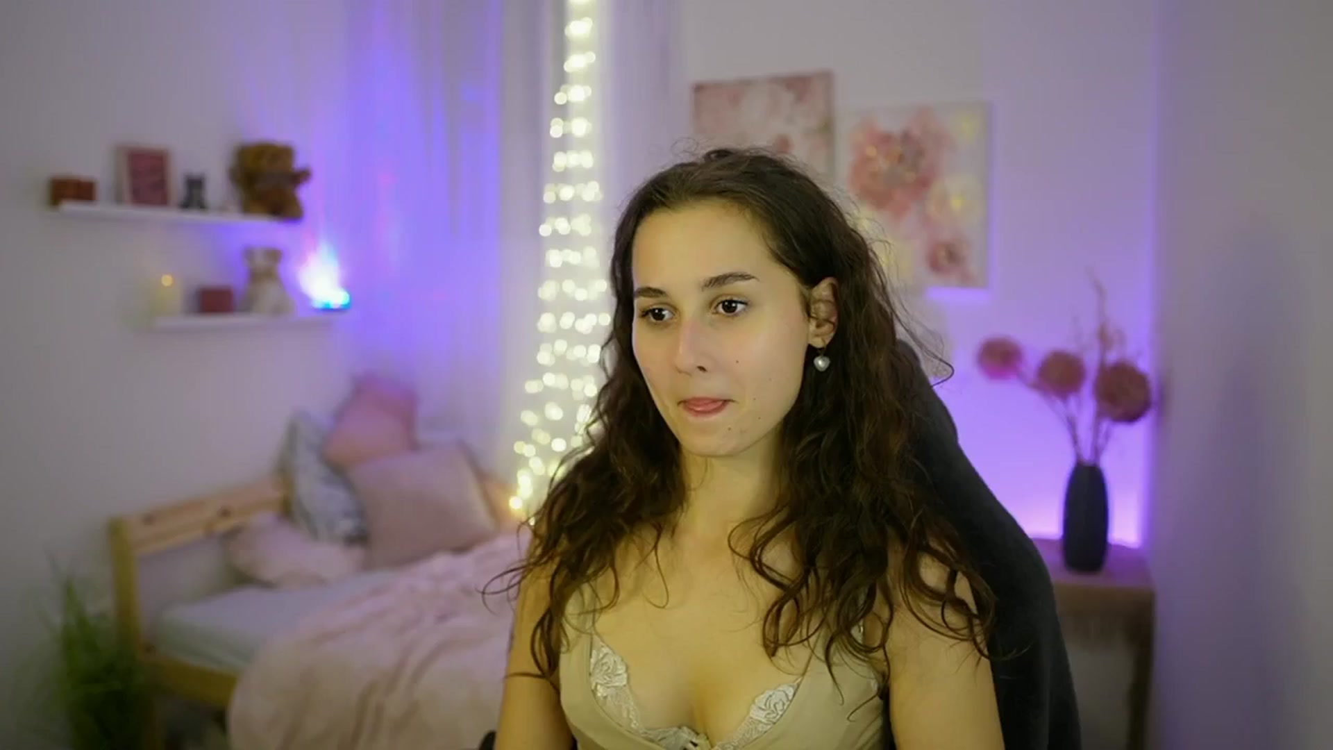 Gallery image thumbnail from Anita_Grey_'s myfreecams stream on, 10/03/2025, 23:29 image 1 of 20