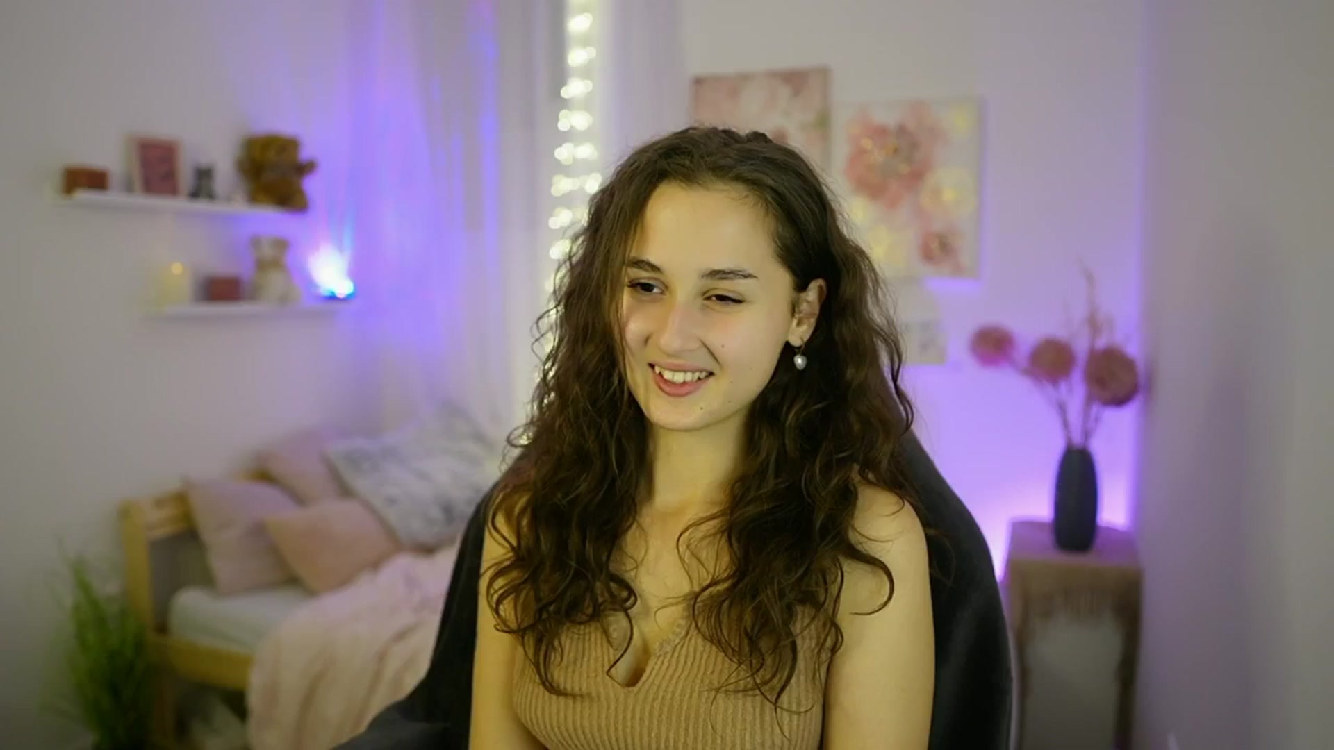 Gallery image thumbnail from Anita_Grey_'s myfreecams stream on, 10/04/2025, 19:34 image 1 of 20