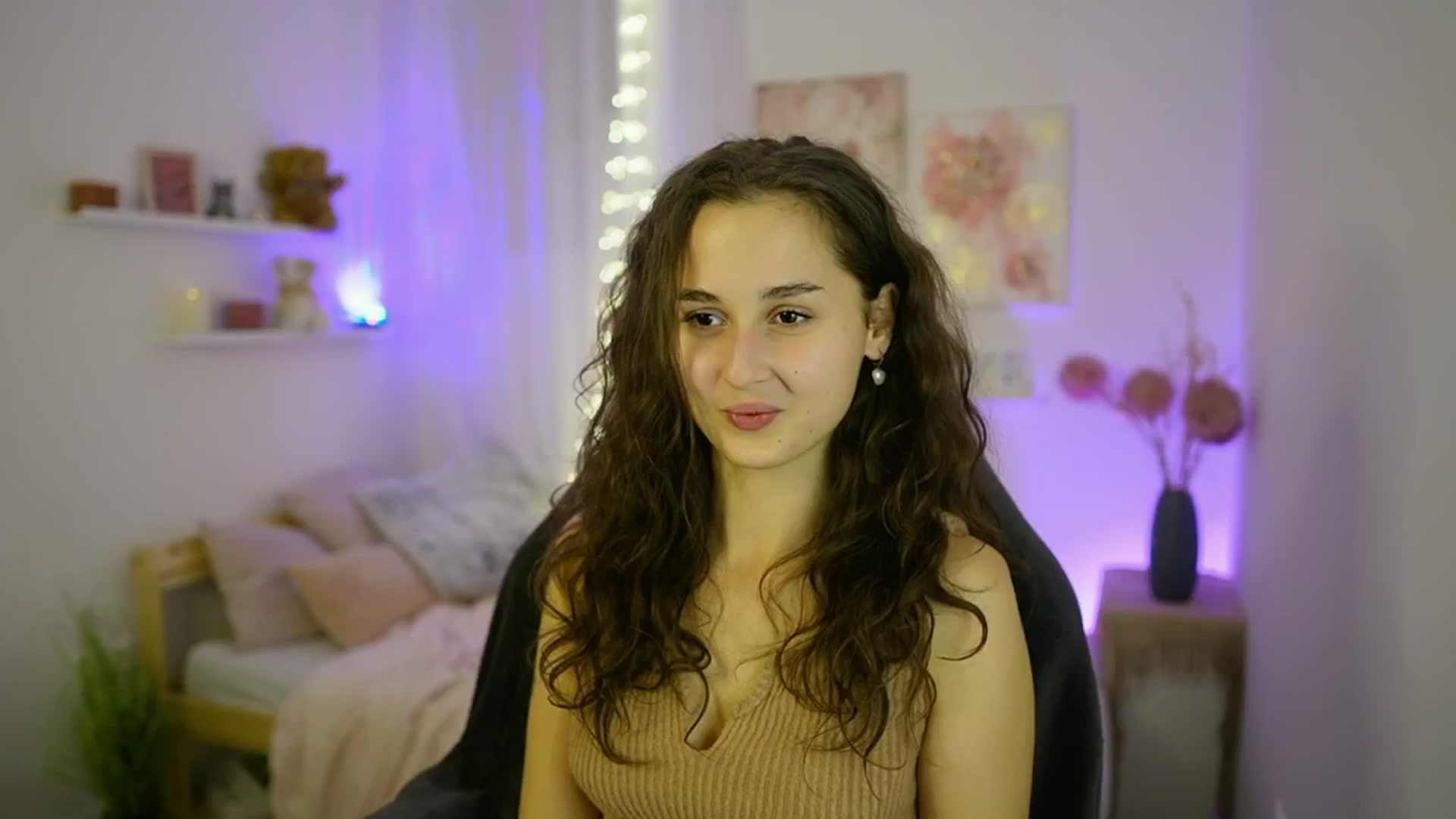 Gallery image thumbnail from Anita_Grey_'s myfreecams stream on, 10/04/2025, 19:34 image 3 of 20