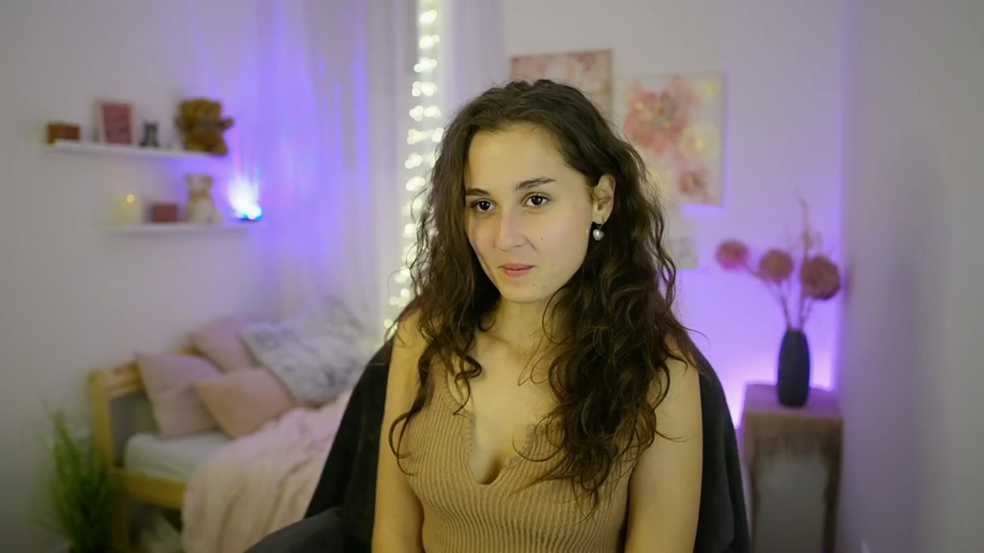 Gallery image thumbnail from Anita_Grey_'s myfreecams stream on, 10/04/2025, 19:34 image 15 of 20