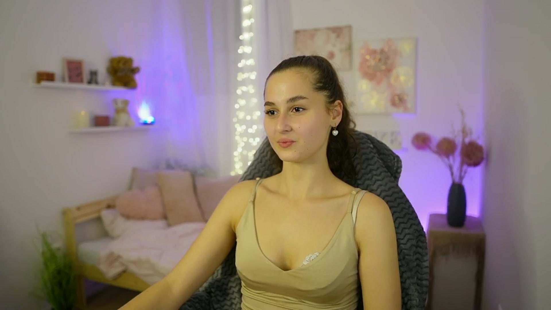 Gallery image thumbnail from Anita_Grey_'s myfreecams stream on, 10/06/2025, 20:35 image 20 of 20