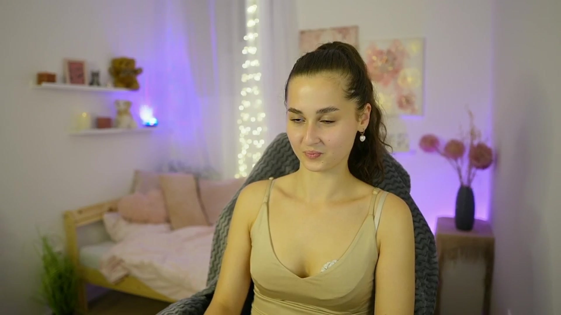 Gallery image thumbnail from Anita_Grey_'s myfreecams stream on, 10/06/2025, 20:35 image 13 of 20