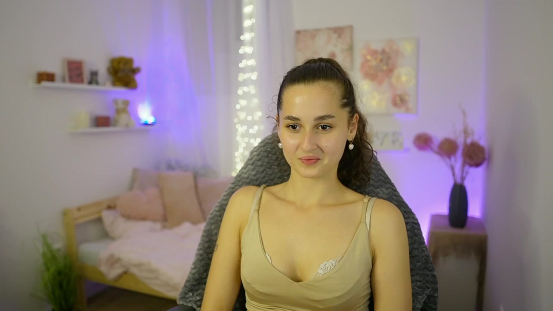 Gallery image thumbnail from Anita_Grey_'s myfreecams stream on, 10/06/2025, 22:27 image 6 of 20