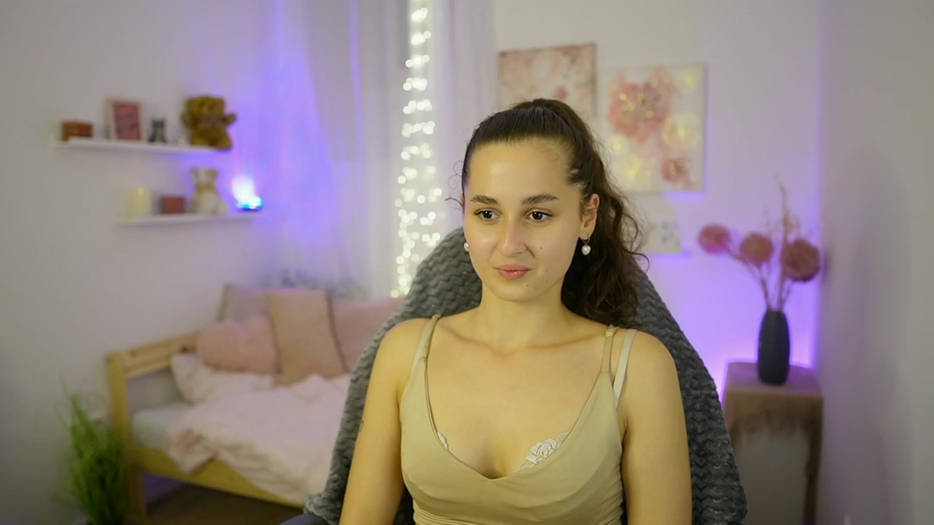 Gallery image thumbnail from Anita_Grey_'s myfreecams stream on, 10/06/2025, 22:27 image 10 of 20