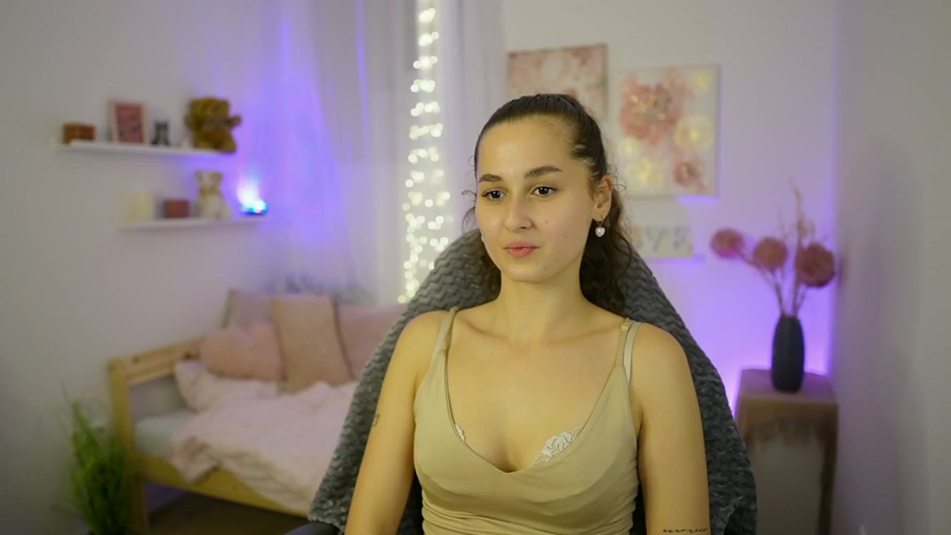 Gallery image thumbnail from Anita_Grey_'s myfreecams stream on, 10/06/2025, 22:27 image 5 of 20