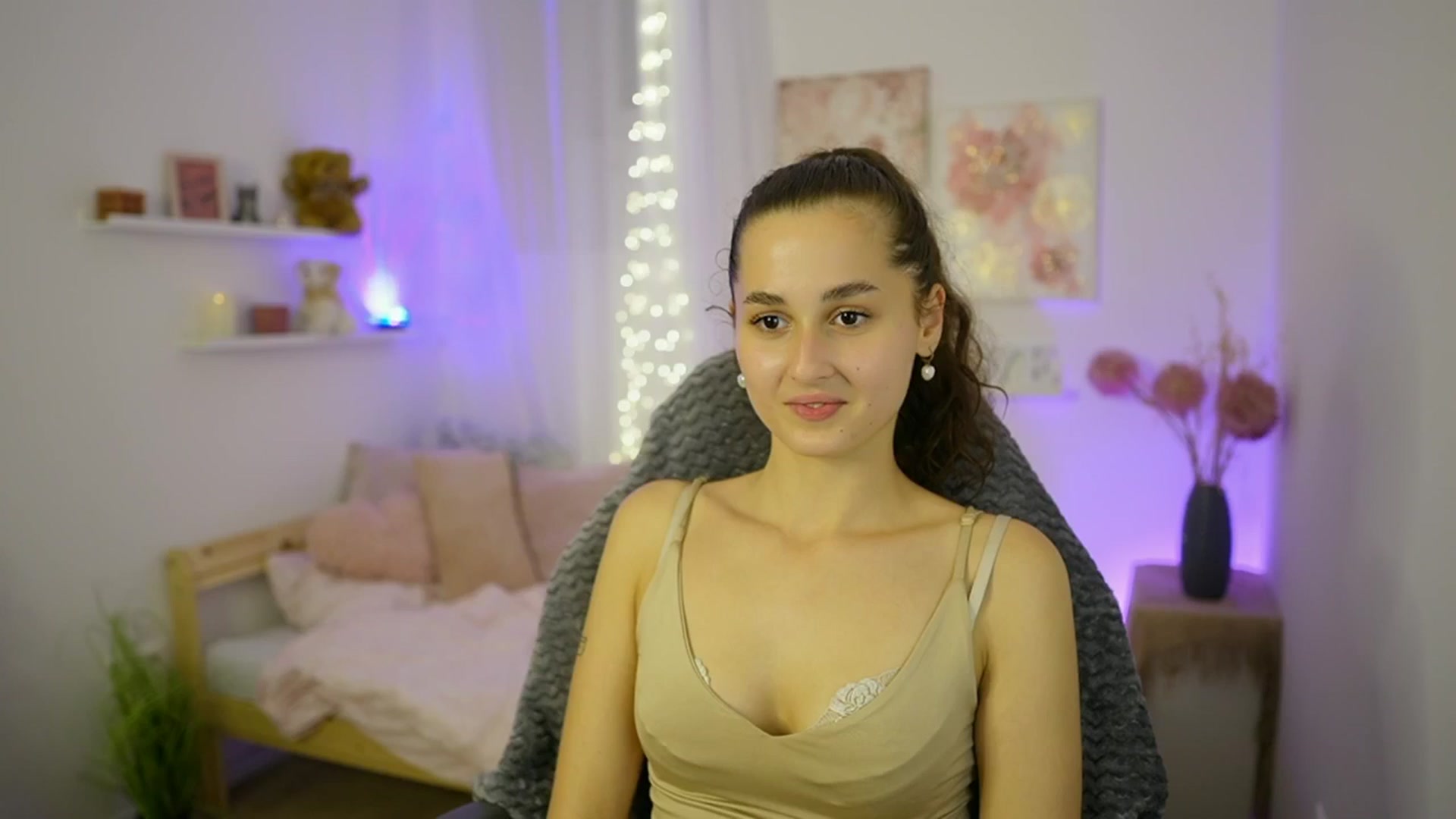 Gallery image thumbnail from Anita_Grey_'s myfreecams stream on, 10/06/2025, 22:27 image 9 of 20