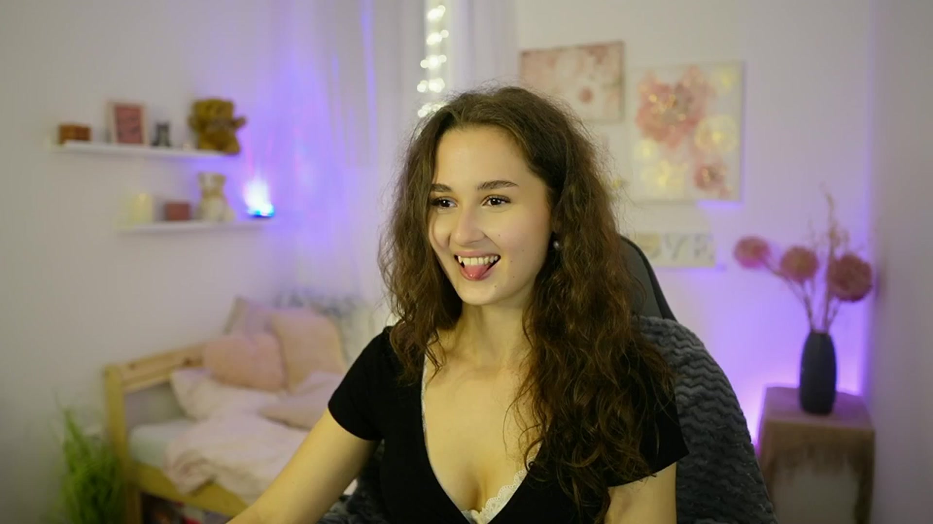 Gallery image thumbnail from Anita_Grey_'s myfreecams stream on, 10/07/2025, 19:58 image 16 of 20