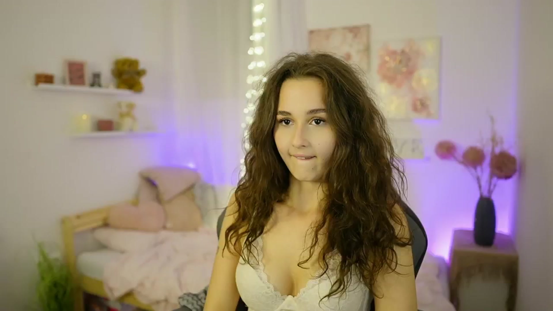 Gallery image thumbnail from Anita_Grey_'s myfreecams stream on, 10/07/2025, 21:11 image 9 of 20