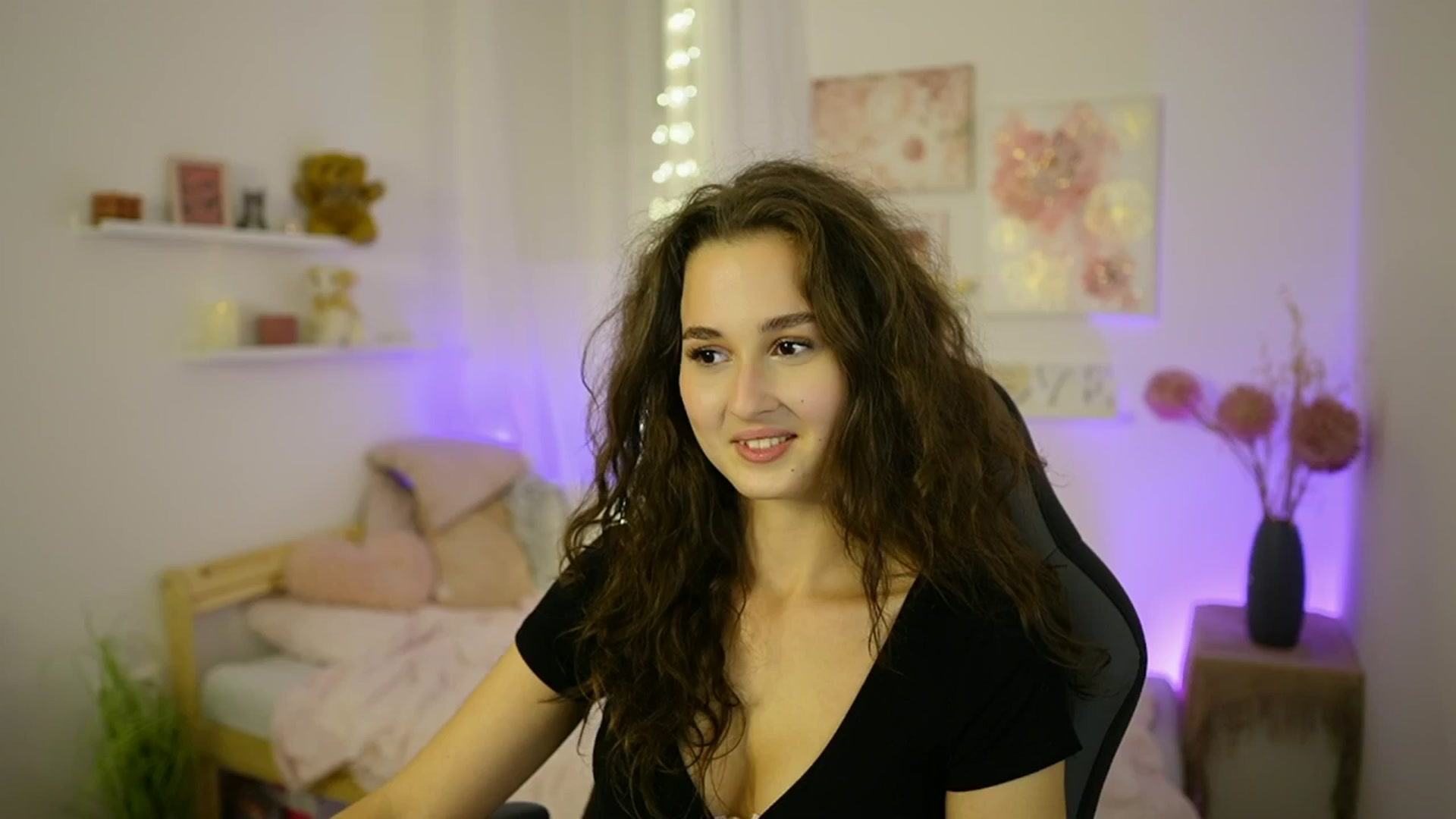 Gallery image thumbnail from Anita_Grey_'s myfreecams stream on, 10/07/2025, 22:11 image 7 of 20