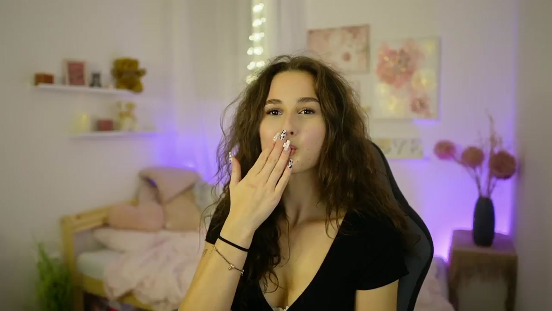 Gallery image thumbnail from Anita_Grey_'s myfreecams stream on, 10/07/2025, 22:11 image 4 of 20
