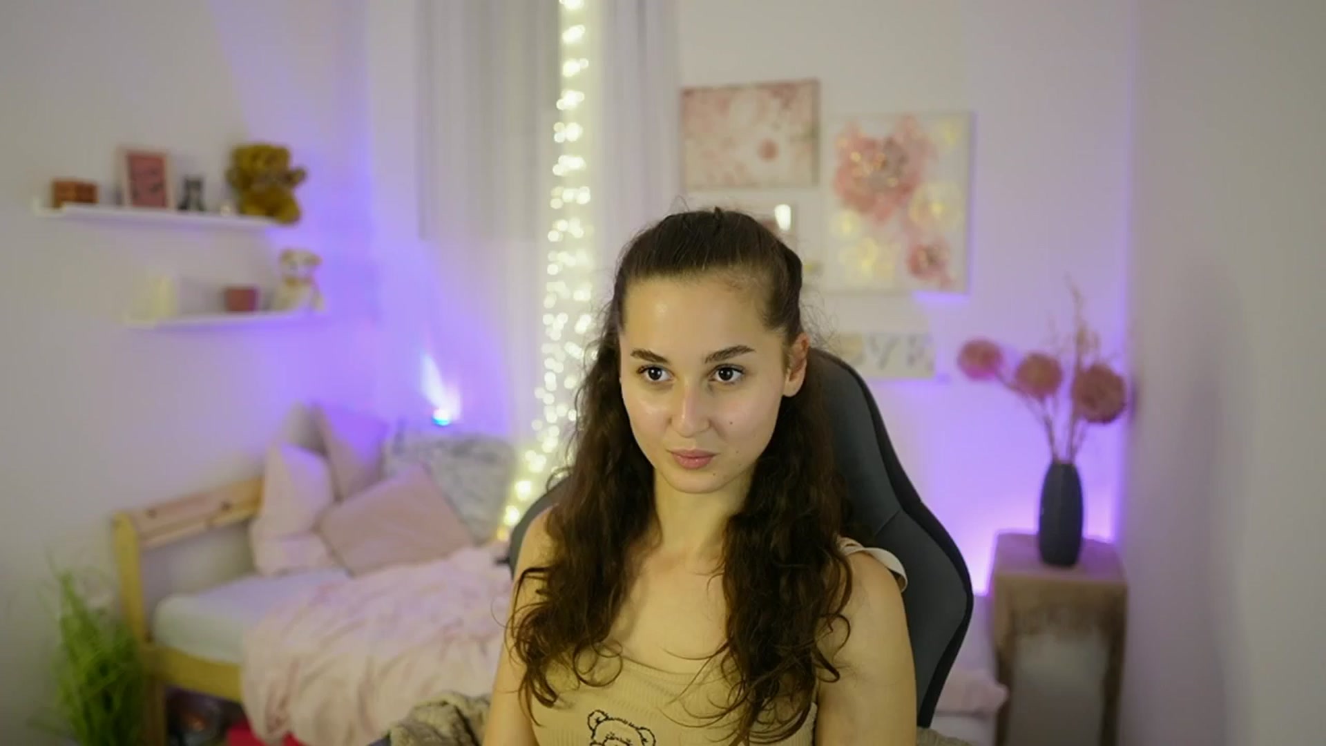 Gallery image thumbnail from Anita_Grey_'s myfreecams stream on, 10/10/2025, 24:03 image 8 of 20