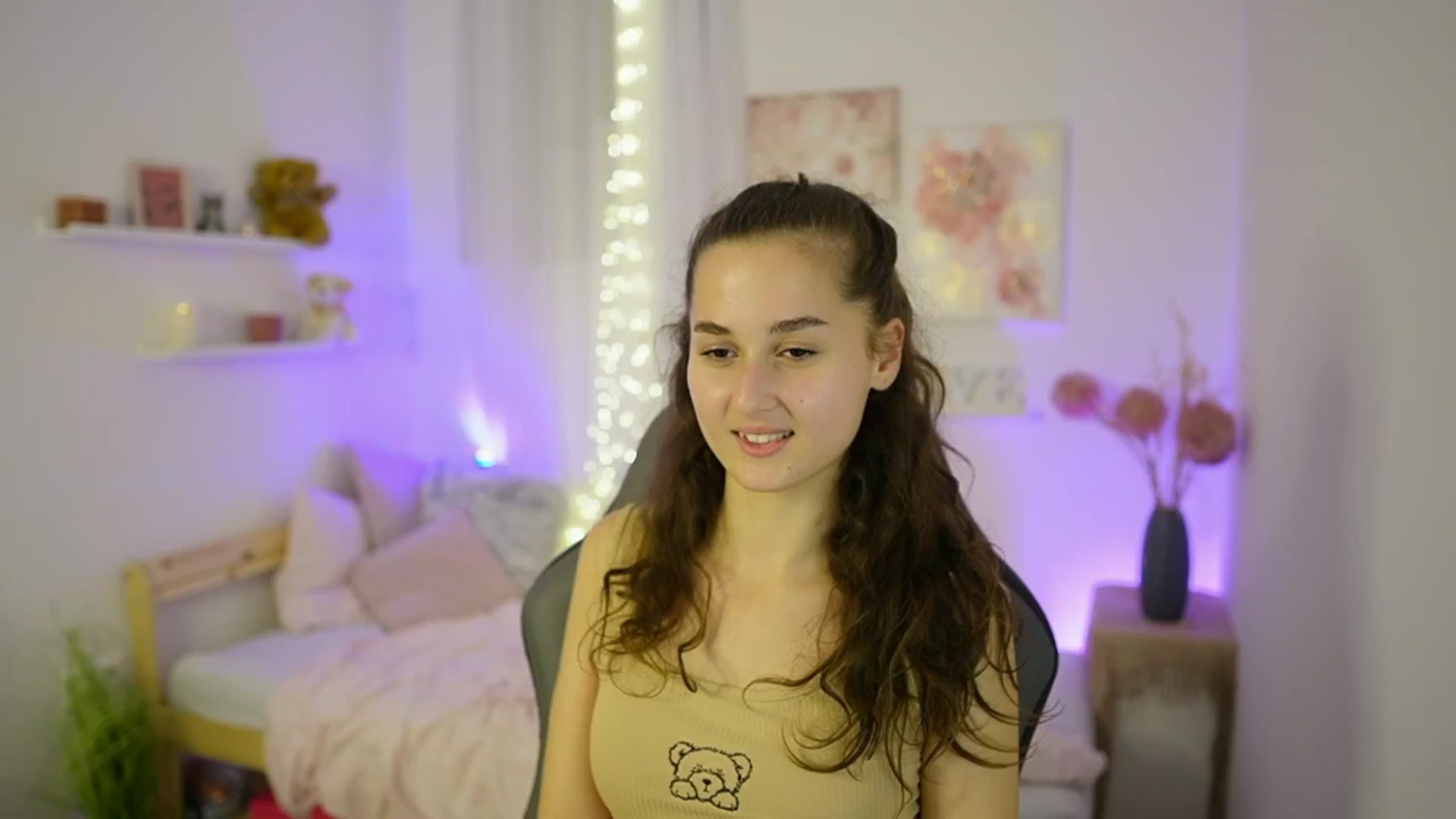 Gallery image thumbnail from Anita_Grey_'s myfreecams stream on, 10/10/2025, 24:03 image 16 of 20