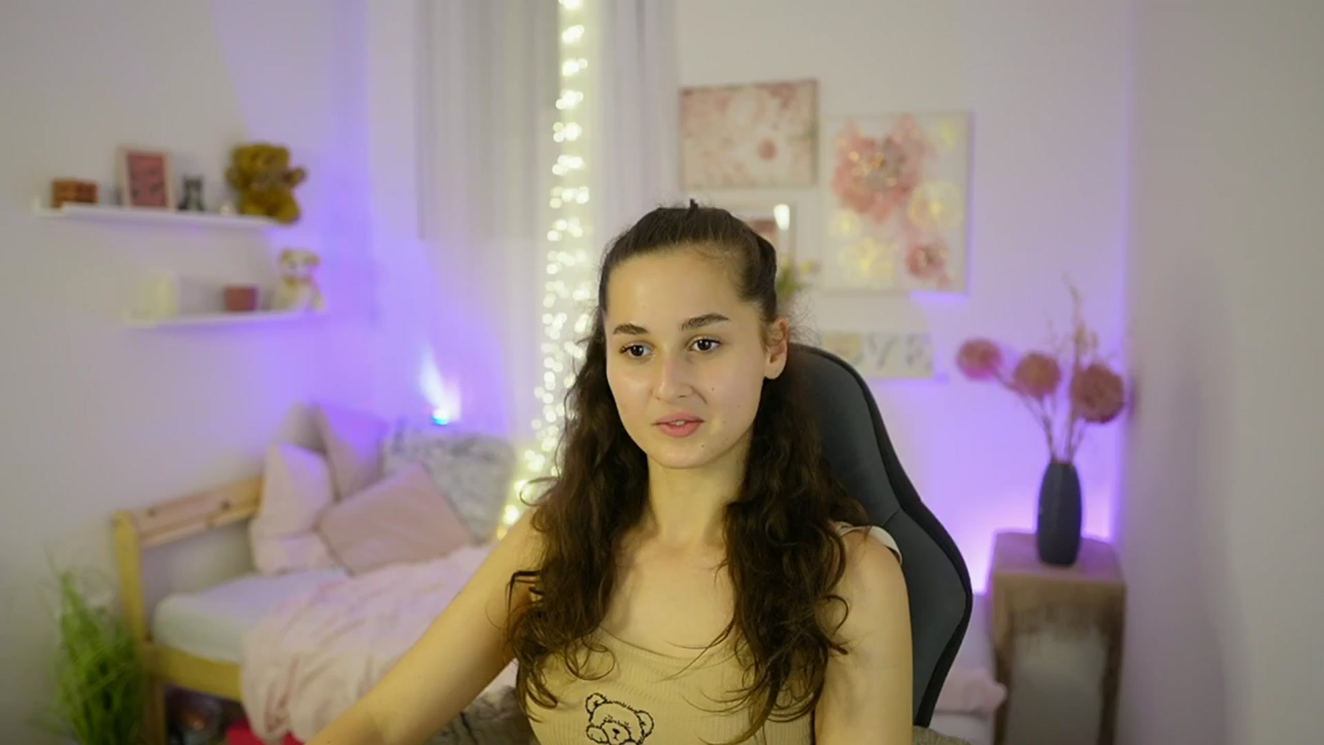 Gallery image thumbnail from Anita_Grey_'s myfreecams stream on, 10/10/2025, 24:03 image 7 of 20