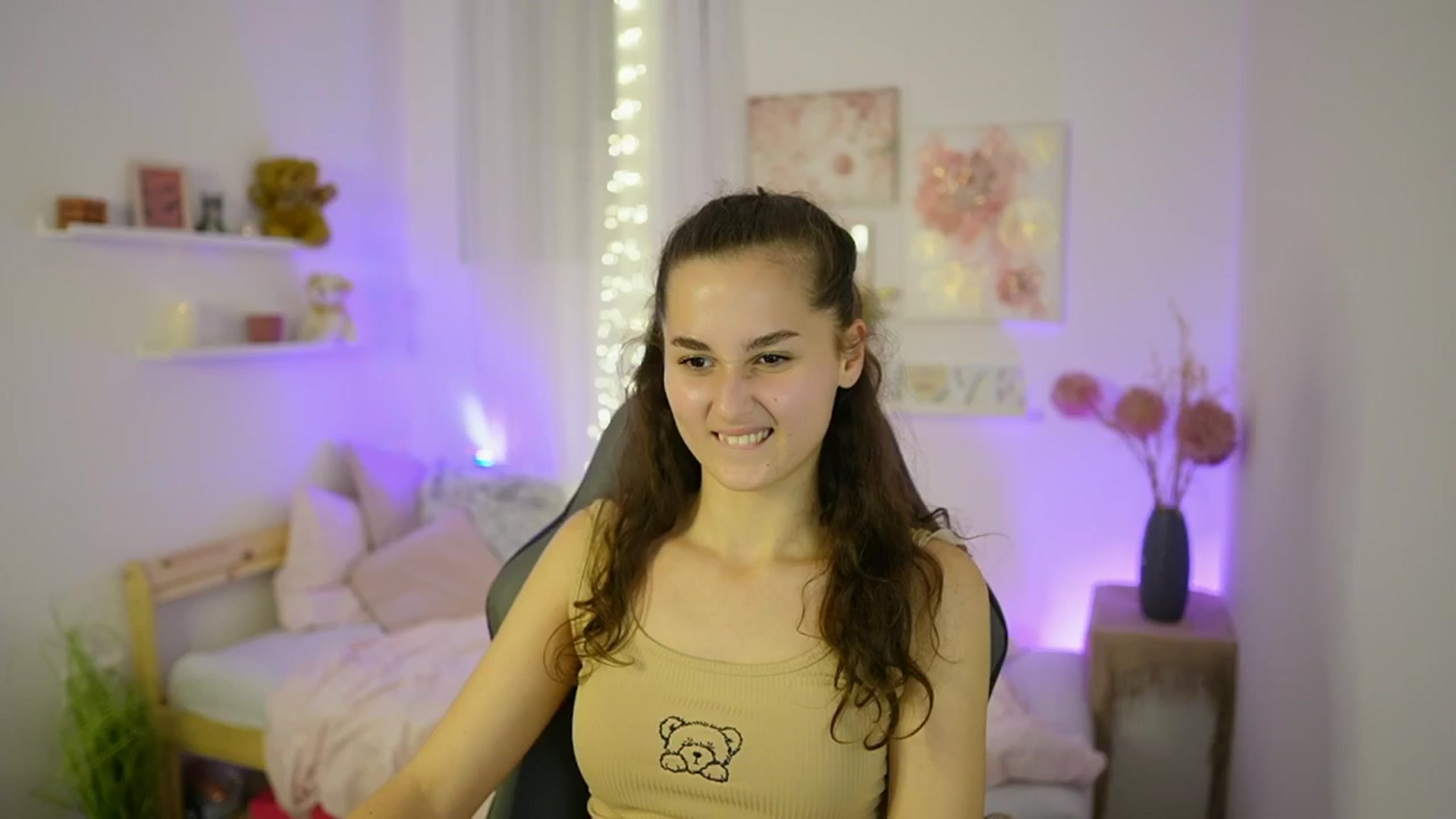 Gallery image thumbnail from Anita_Grey_'s myfreecams stream on, 10/10/2025, 24:03 image 19 of 20