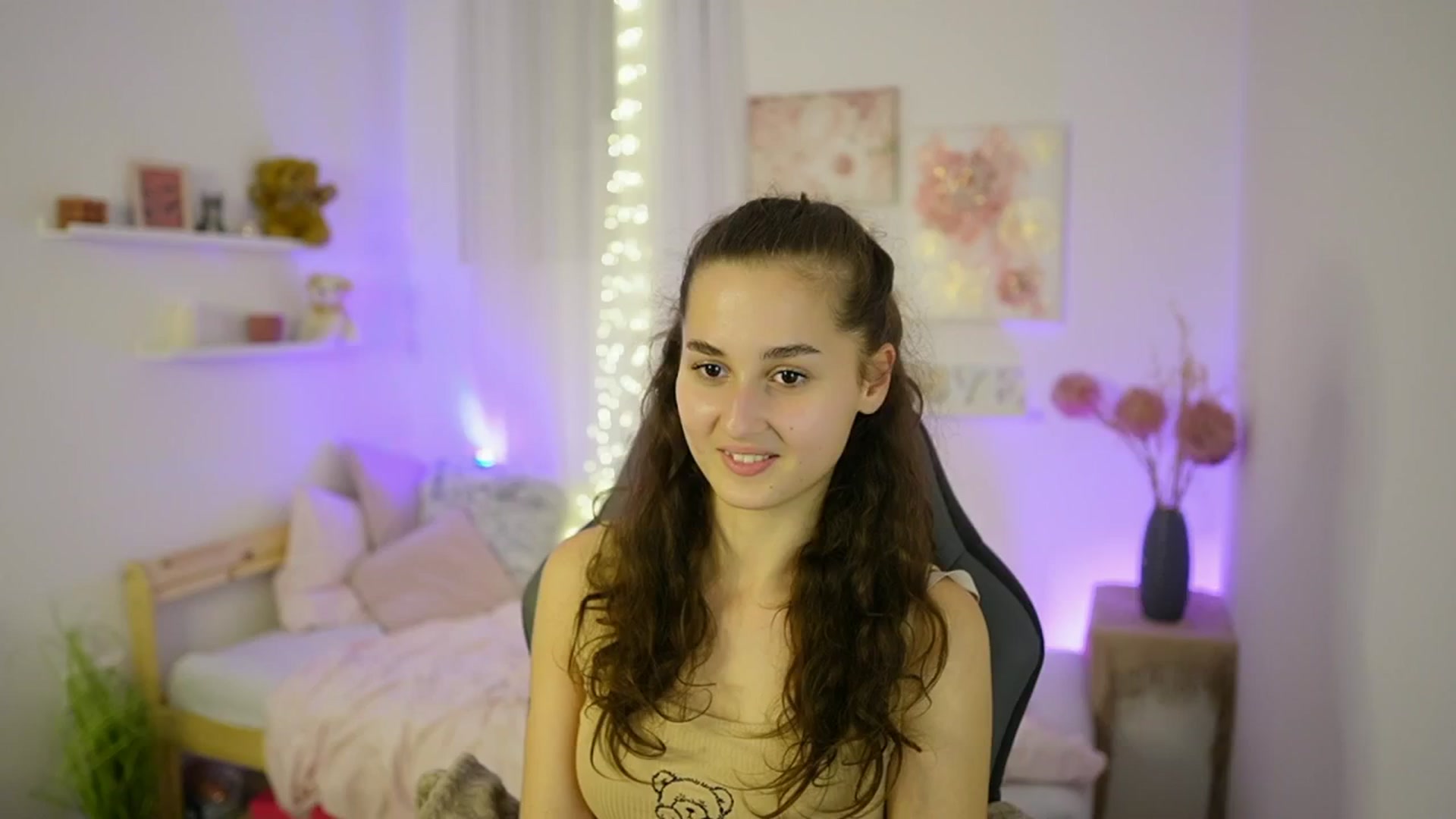 Gallery image thumbnail from Anita_Grey_'s myfreecams stream on, 10/10/2025, 24:03 image 9 of 20
