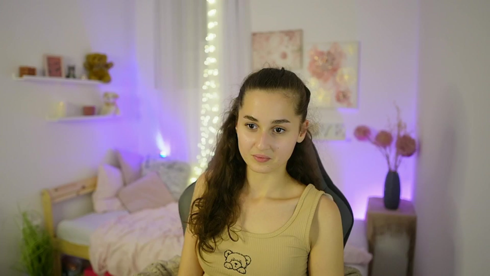 Gallery image thumbnail from Anita_Grey_'s myfreecams stream on, 10/10/2025, 24:03 image 5 of 20