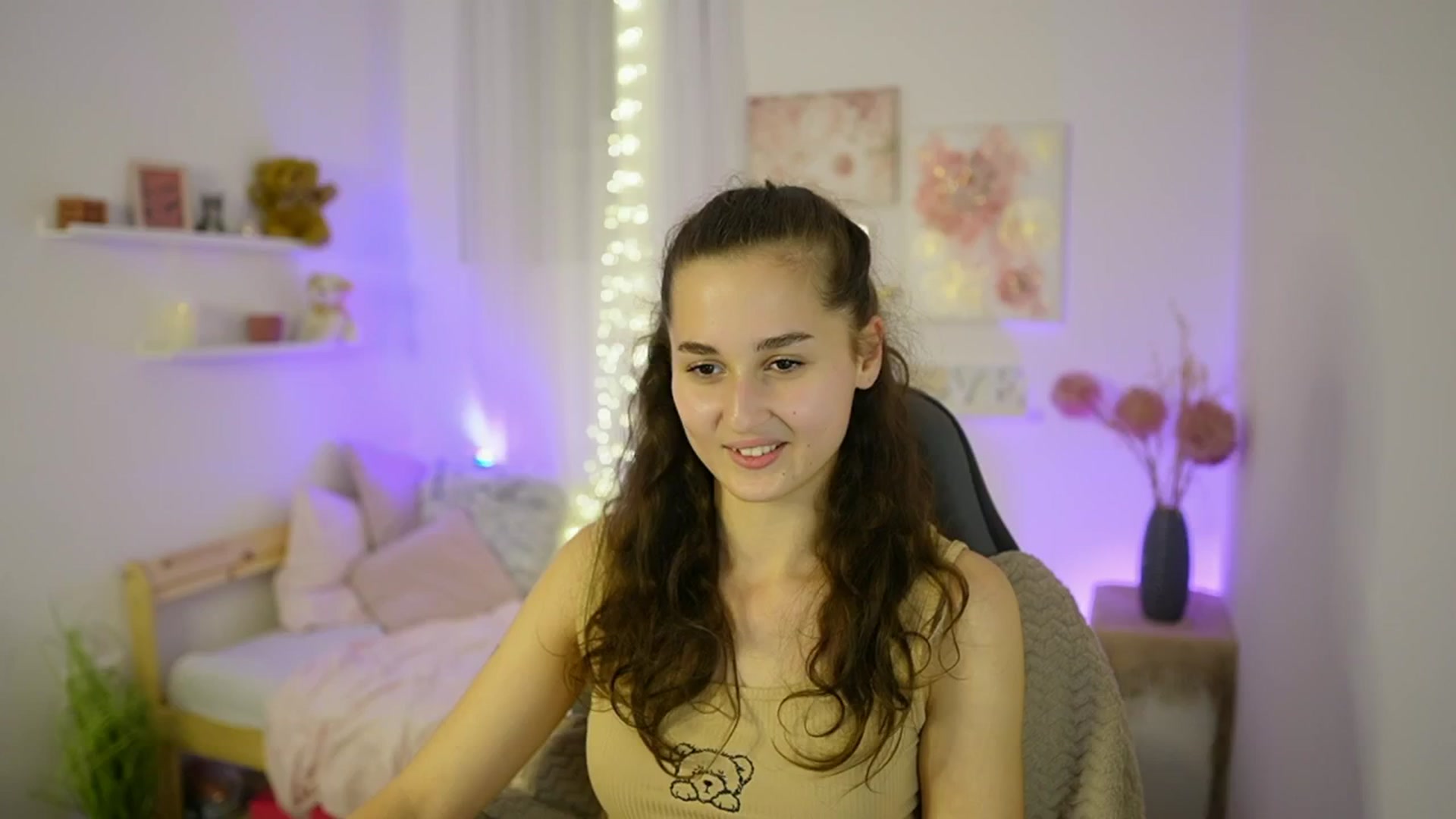 Gallery image thumbnail from Anita_Grey_'s myfreecams stream on, 10/10/2025, 24:03 image 1 of 20