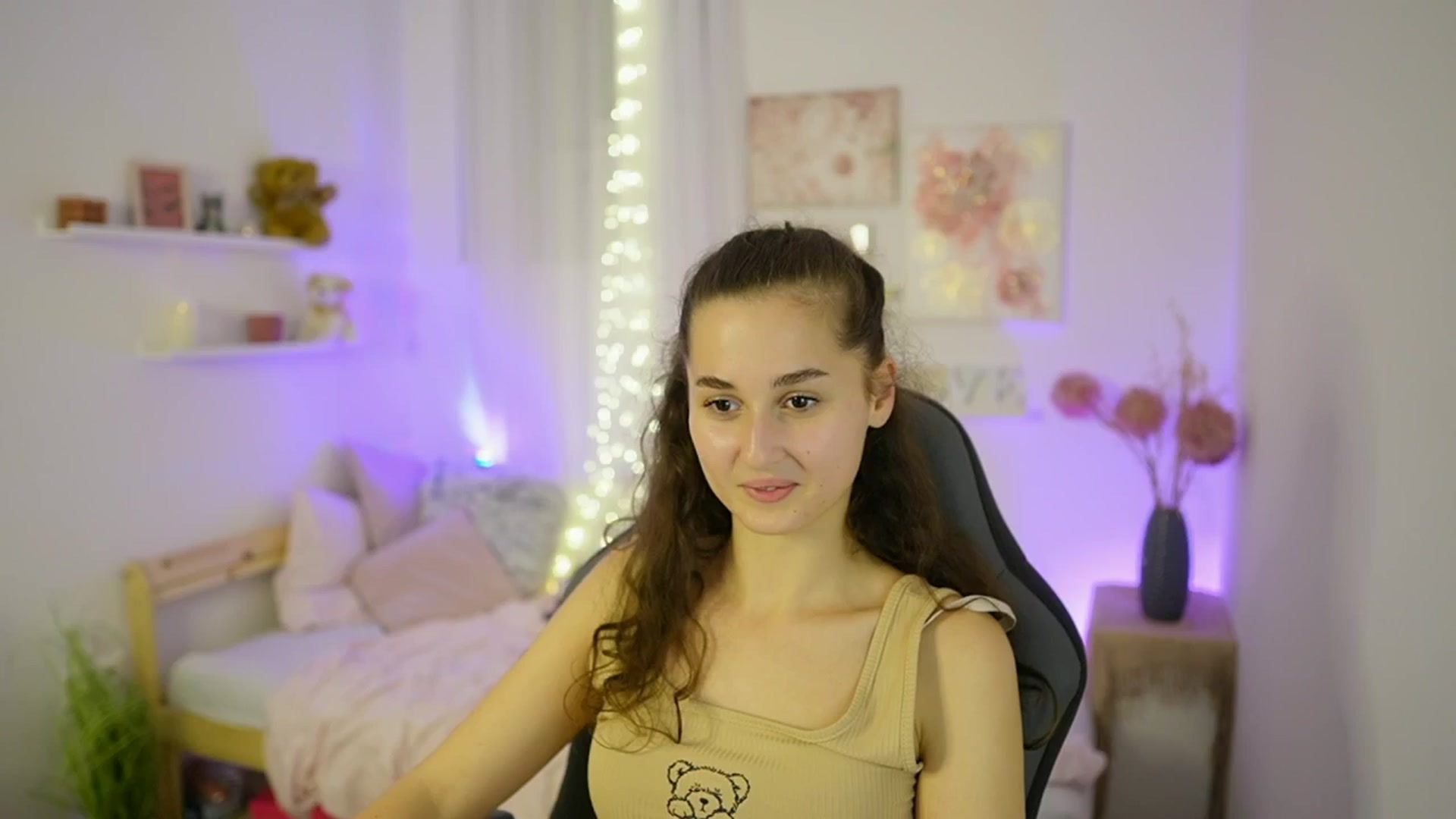 Gallery image thumbnail from Anita_Grey_'s myfreecams stream on, 10/10/2025, 24:03 image 15 of 20