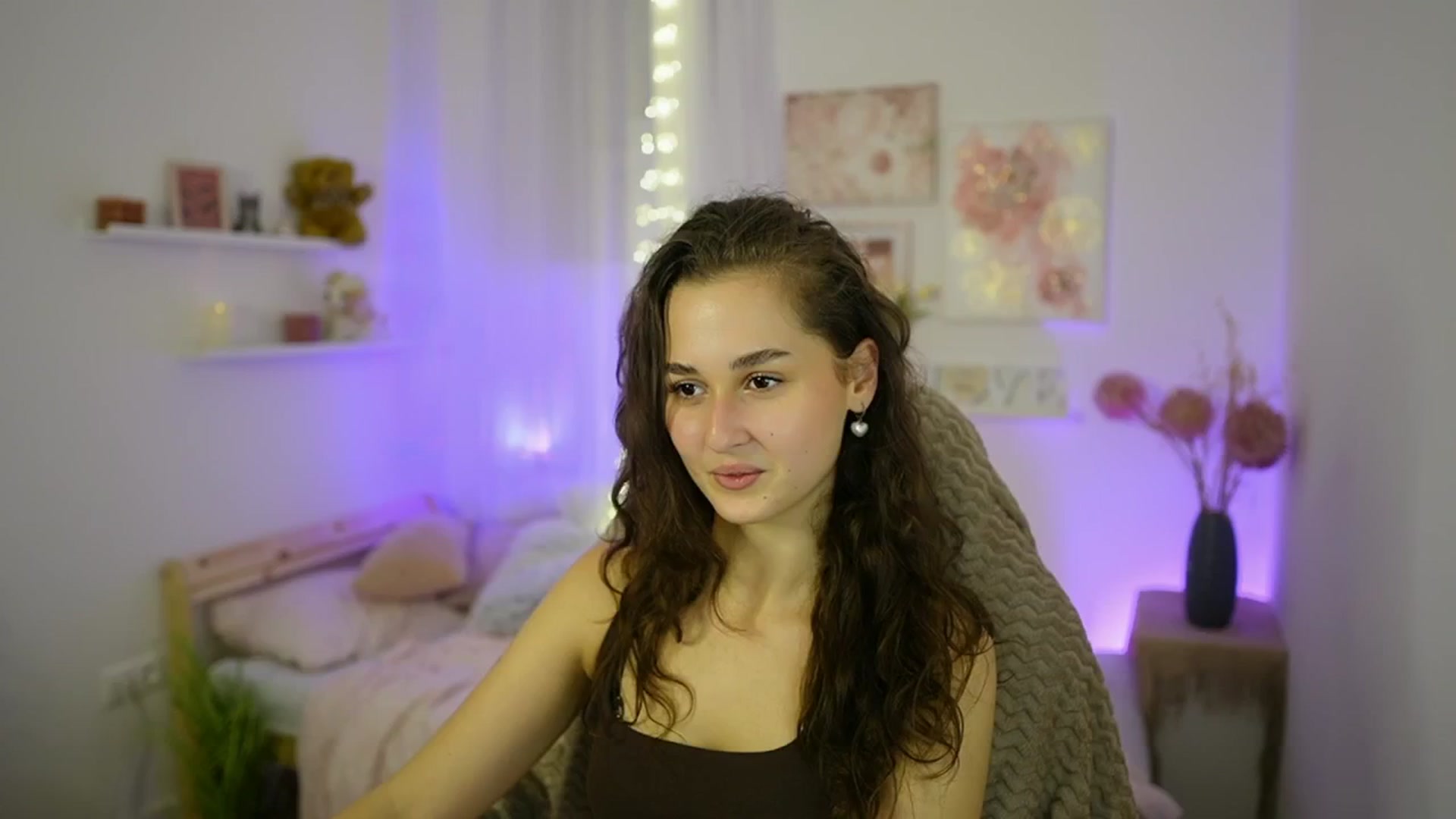 Gallery image thumbnail from Anita_Grey_'s myfreecams stream on, 10/12/2025, 20:15 image 4 of 20