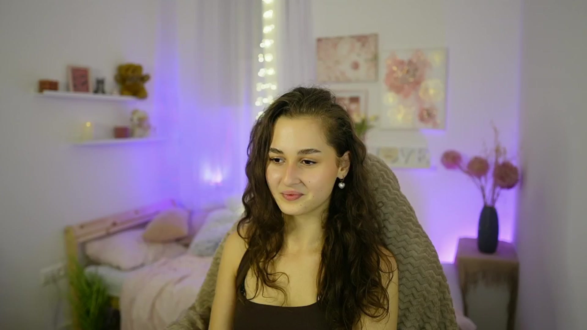 Gallery image thumbnail from Anita_Grey_'s myfreecams stream on, 10/12/2025, 20:15 image 17 of 20