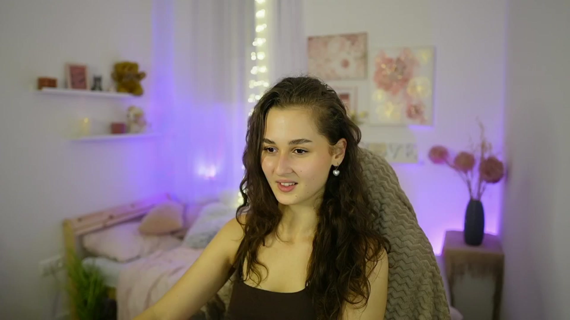 Gallery image thumbnail from Anita_Grey_'s myfreecams stream on, 10/12/2025, 20:15 image 3 of 20