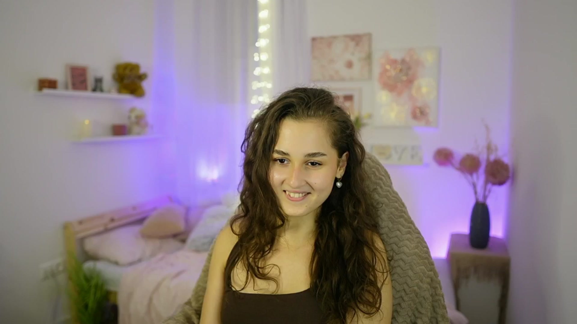 Gallery image thumbnail from Anita_Grey_'s myfreecams stream on, 10/12/2025, 20:15 image 18 of 20