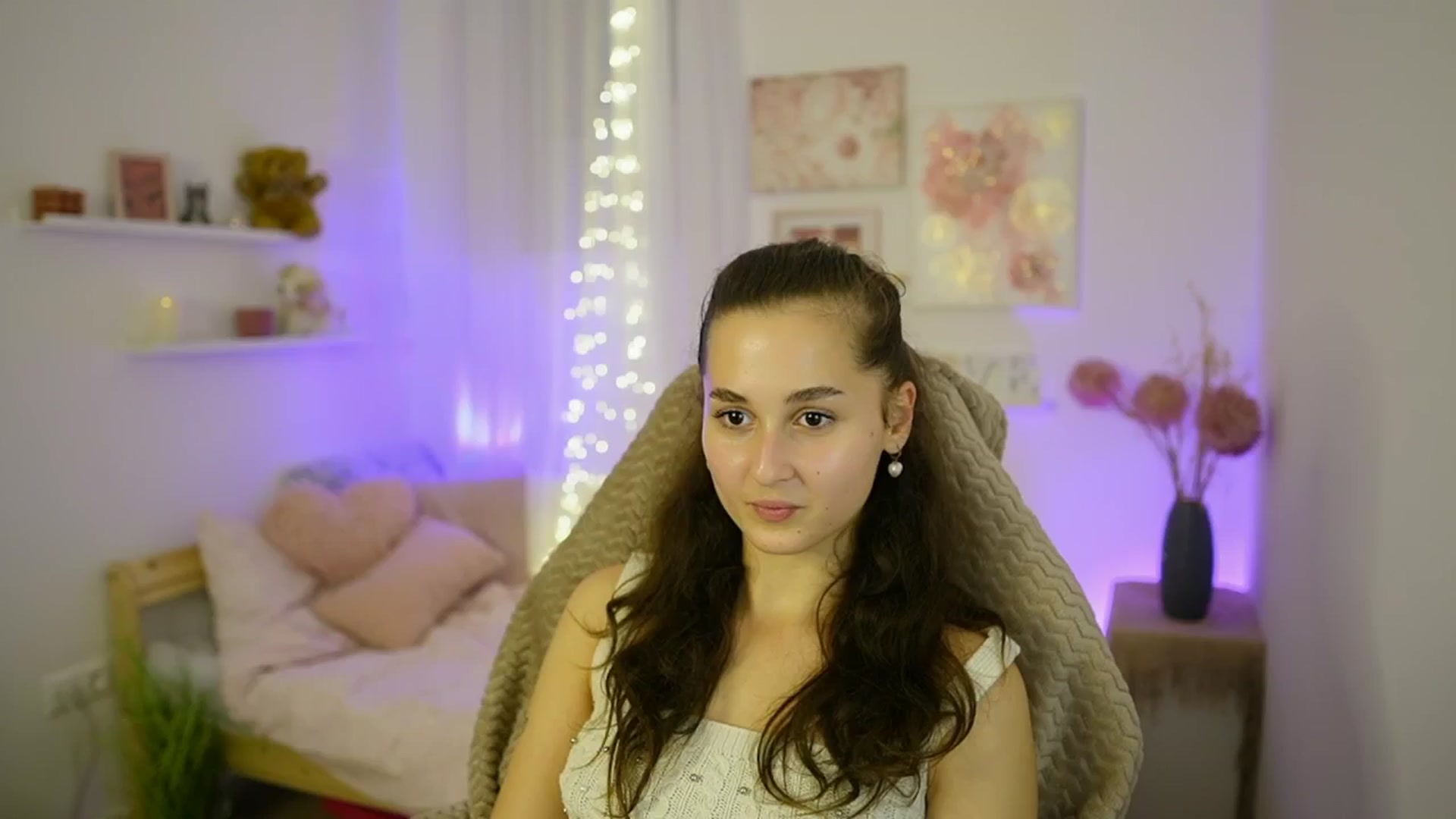 Gallery image thumbnail from Anita_Grey_'s myfreecams stream on, 10/14/2025, 19:50 image 13 of 20