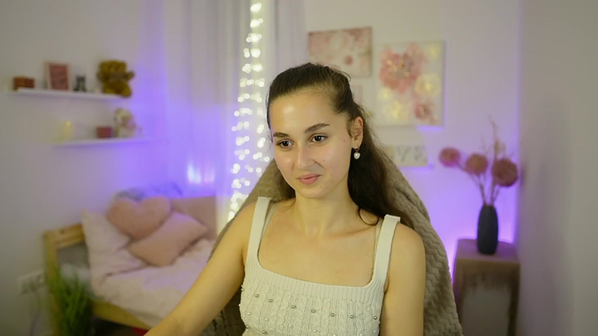 Gallery image thumbnail from Anita_Grey_'s myfreecams stream on, 10/14/2025, 19:50 image 18 of 20