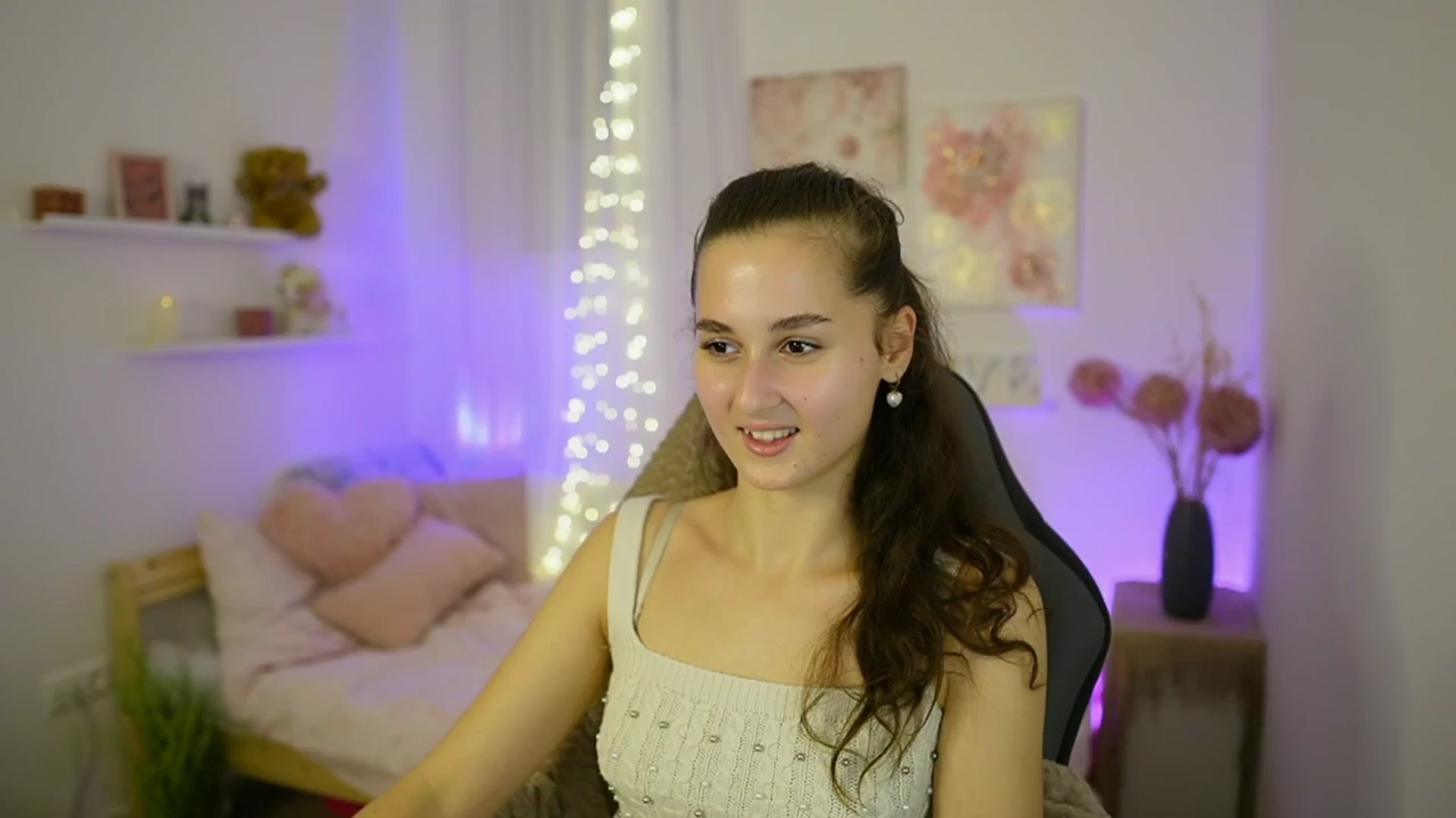 Gallery image thumbnail from Anita_Grey_'s myfreecams stream on, 10/14/2025, 20:14 image 7 of 20