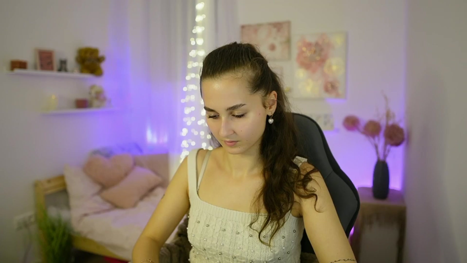 Gallery image thumbnail from Anita_Grey_'s myfreecams stream on, 10/14/2025, 20:14 image 16 of 20