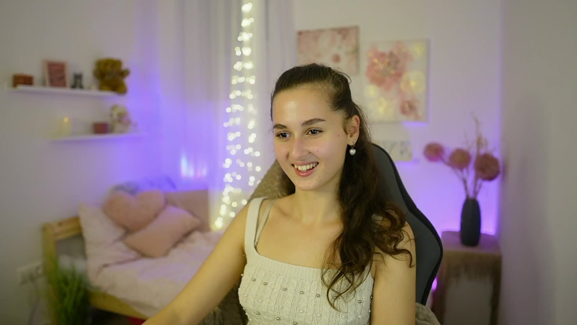 Gallery image thumbnail from Anita_Grey_'s myfreecams stream on, 10/14/2025, 20:14 image 3 of 20