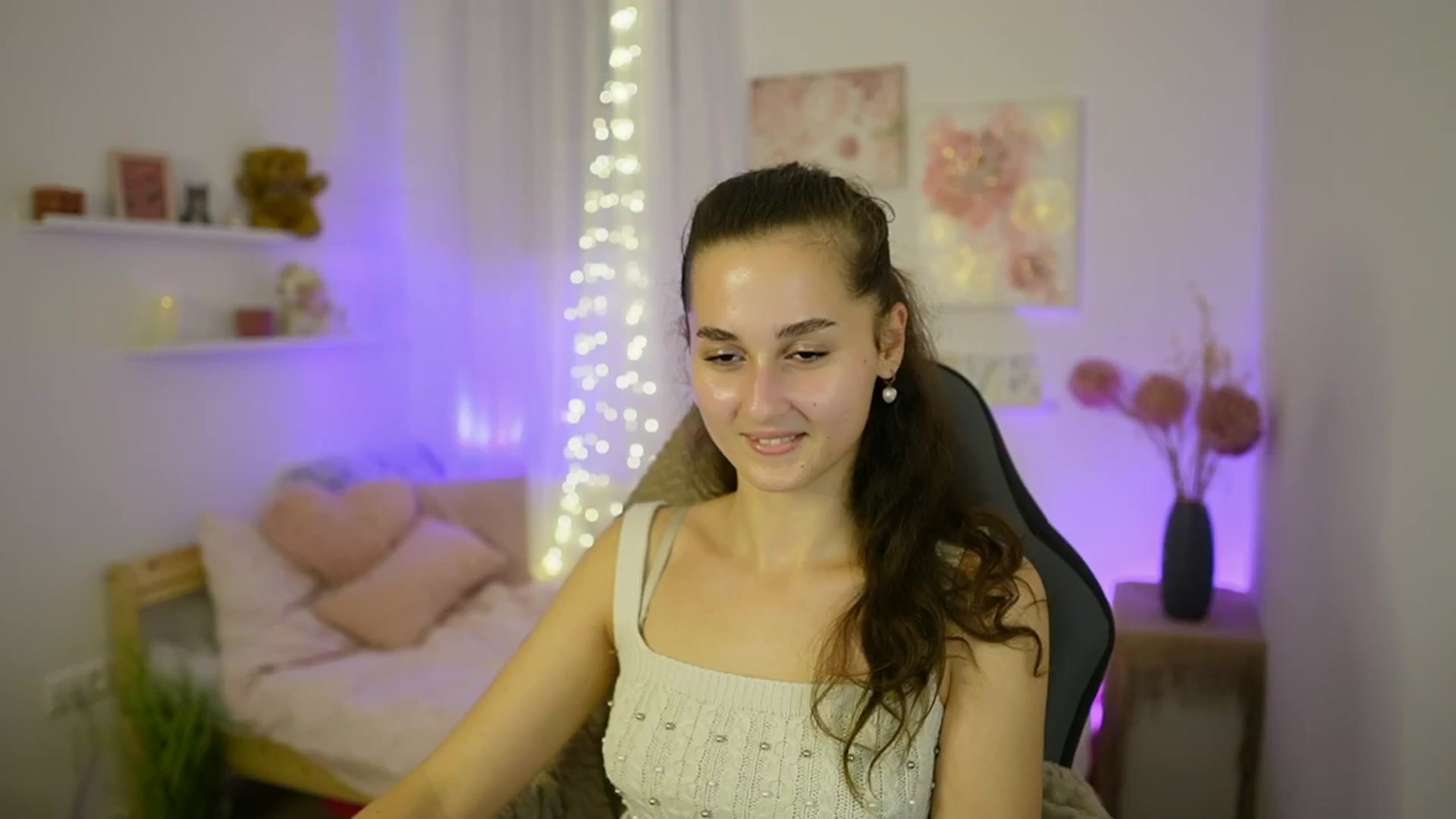 Gallery image thumbnail from Anita_Grey_'s myfreecams stream on, 10/14/2025, 20:14 image 5 of 20
