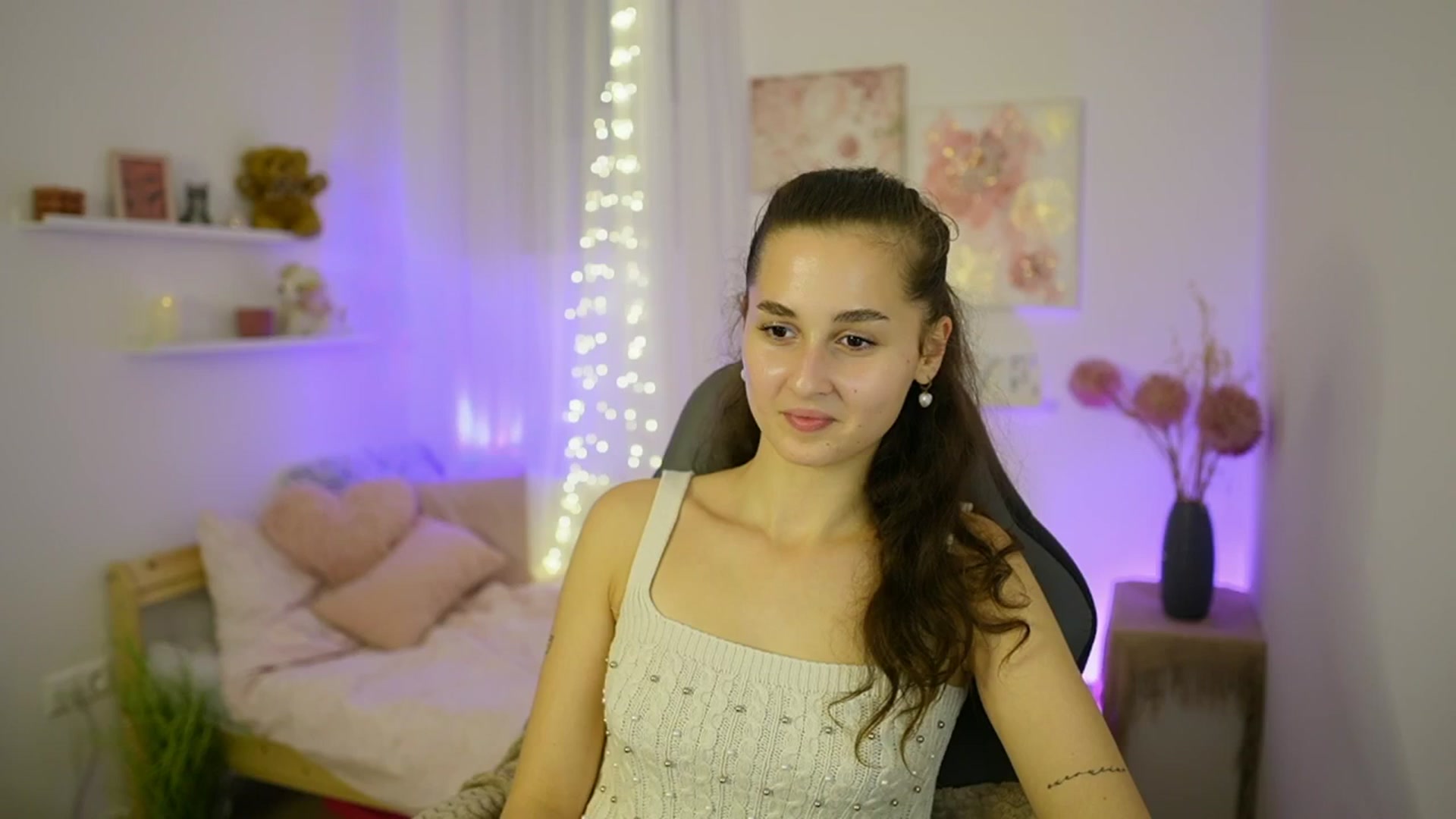 Gallery image thumbnail from Anita_Grey_'s myfreecams stream on, 10/14/2025, 20:14 image 18 of 20