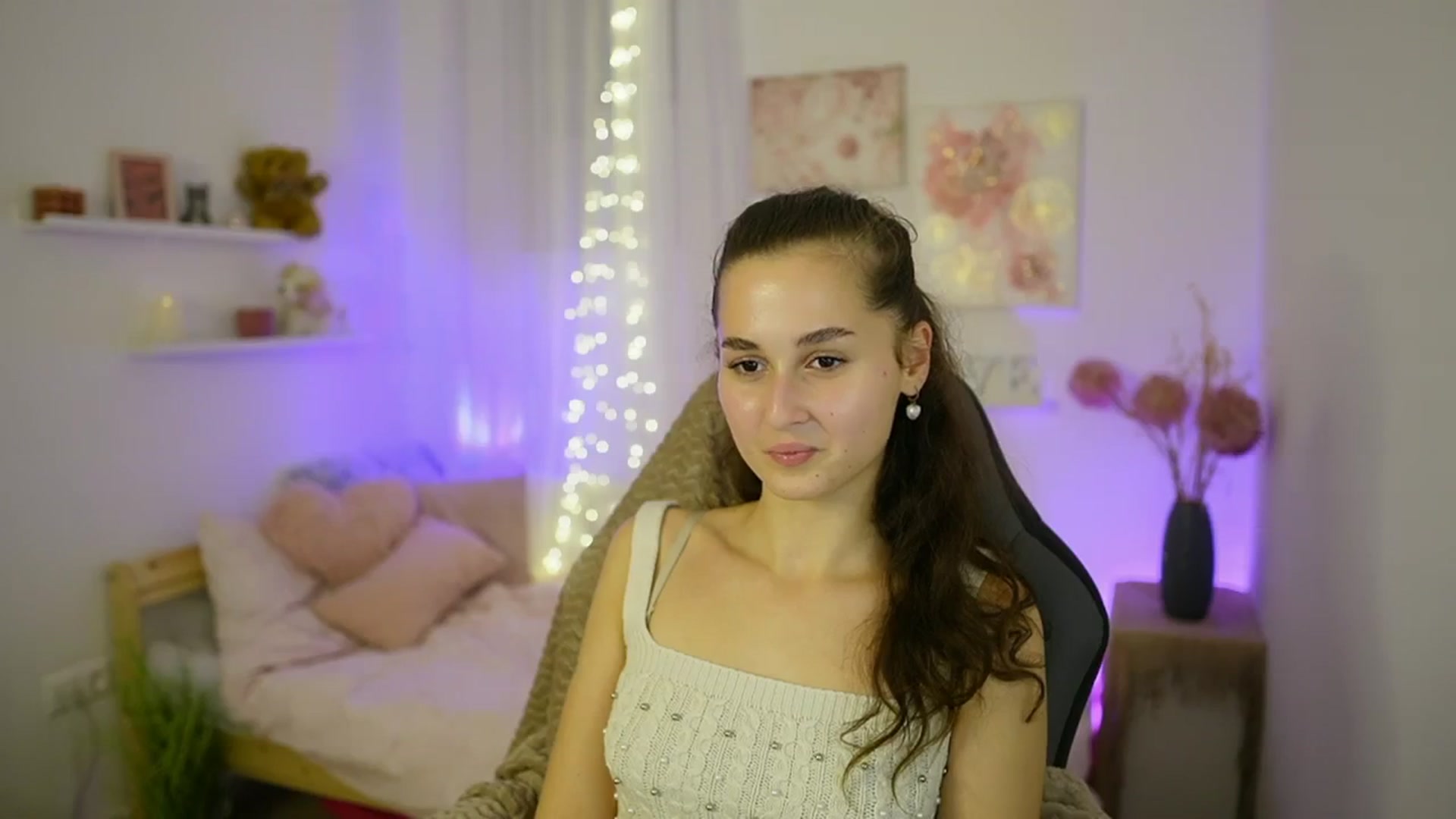 Gallery image thumbnail from Anita_Grey_'s myfreecams stream on, 10/14/2025, 20:14 image 12 of 20