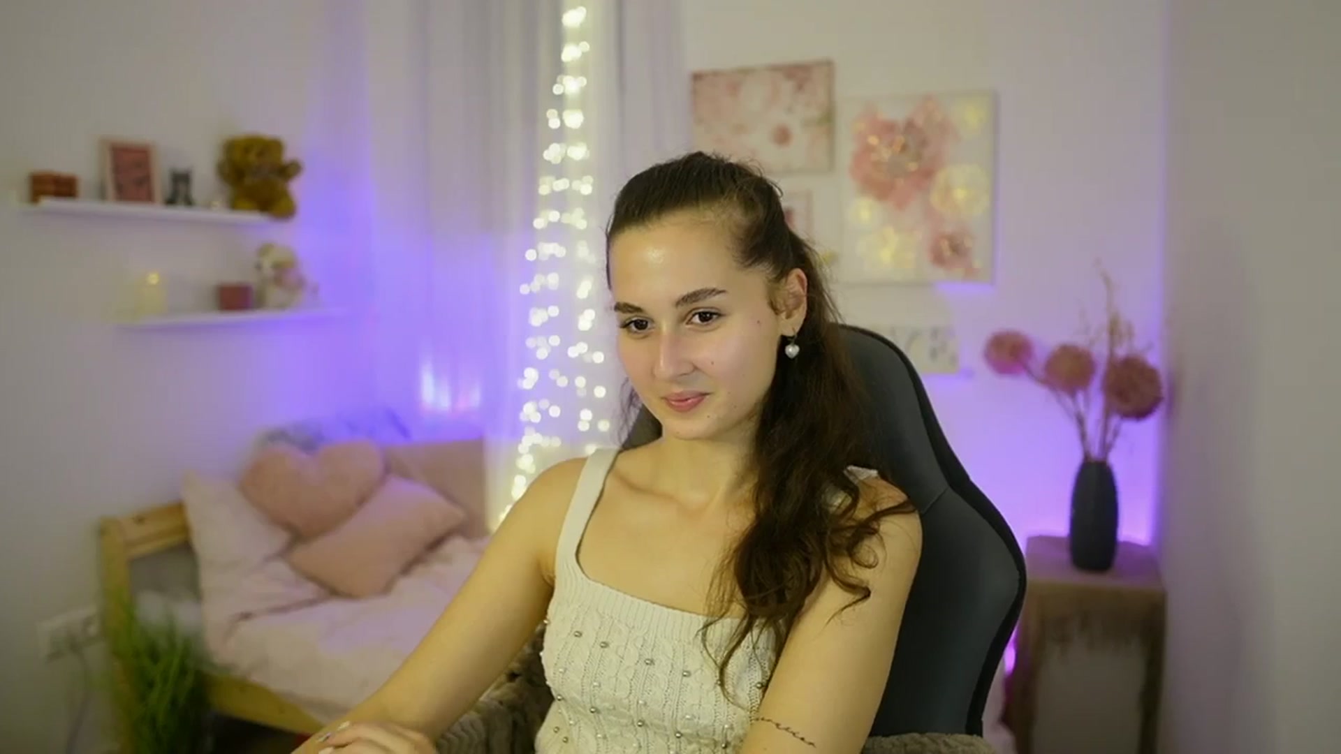 Gallery image thumbnail from Anita_Grey_'s myfreecams stream on, 10/14/2025, 20:14 image 20 of 20