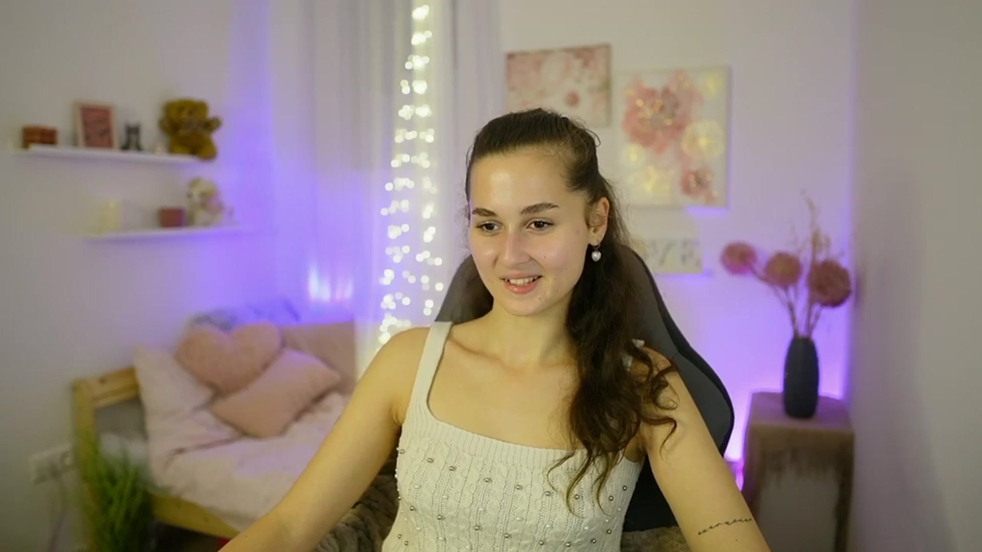 Gallery image thumbnail from Anita_Grey_'s myfreecams stream on, 10/14/2025, 20:14 image 19 of 20