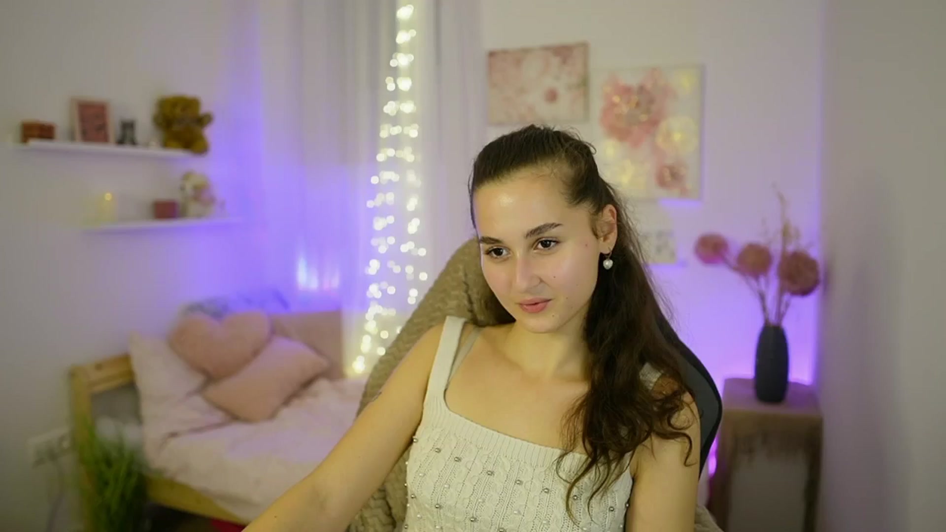 Gallery image thumbnail from Anita_Grey_'s myfreecams stream on, 10/14/2025, 20:14 image 9 of 20