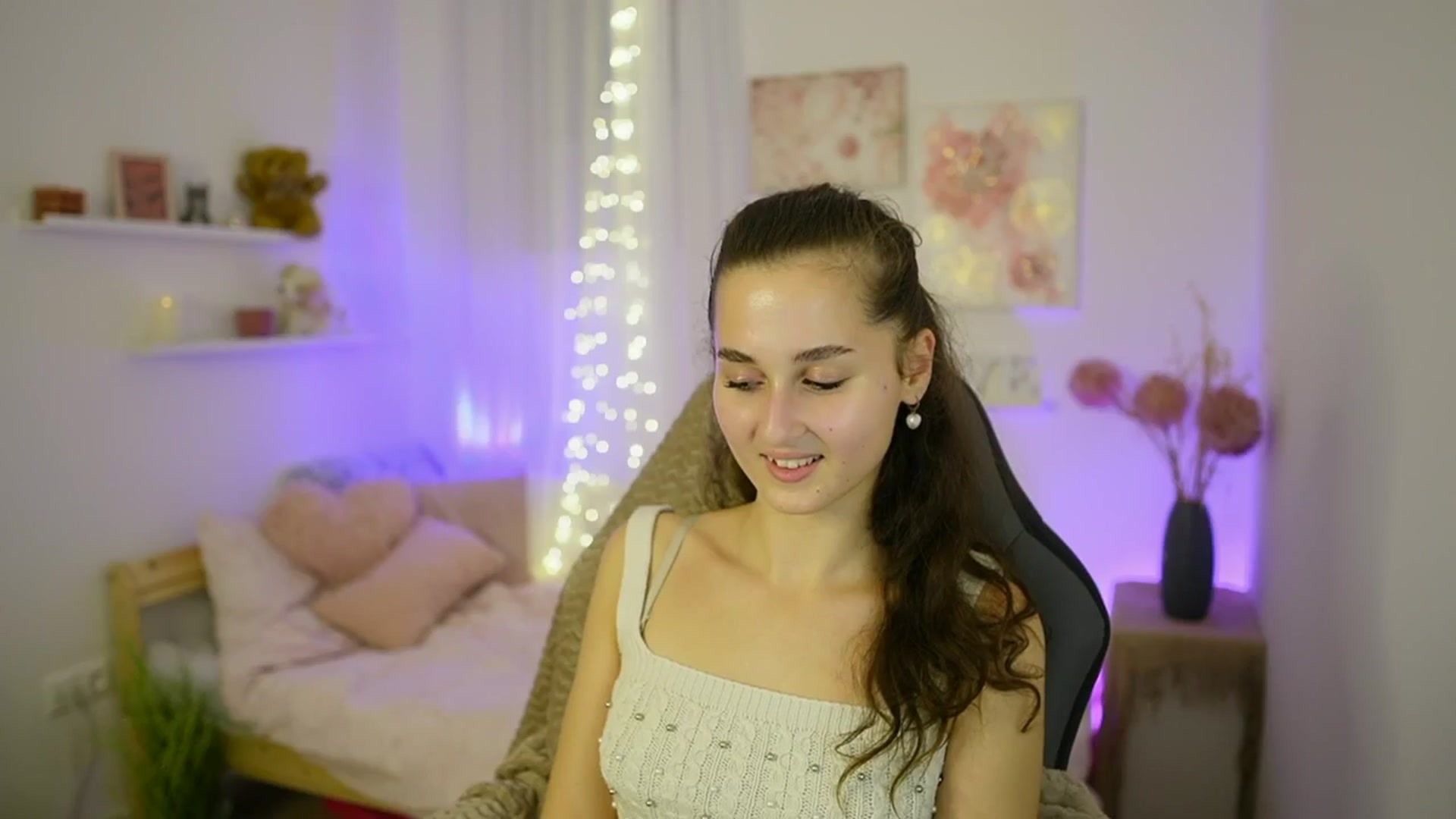 Gallery image thumbnail from Anita_Grey_'s myfreecams stream on, 10/14/2025, 20:14 image 13 of 20