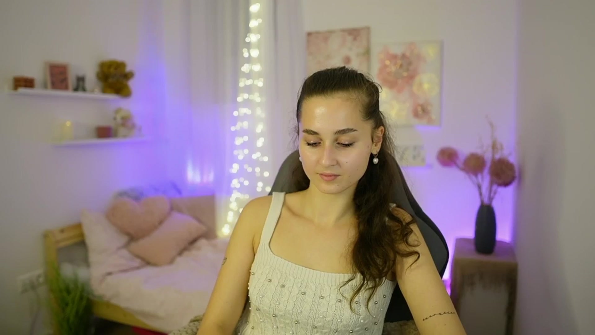 Gallery image thumbnail from Anita_Grey_'s myfreecams stream on, 10/14/2025, 20:14 image 17 of 20