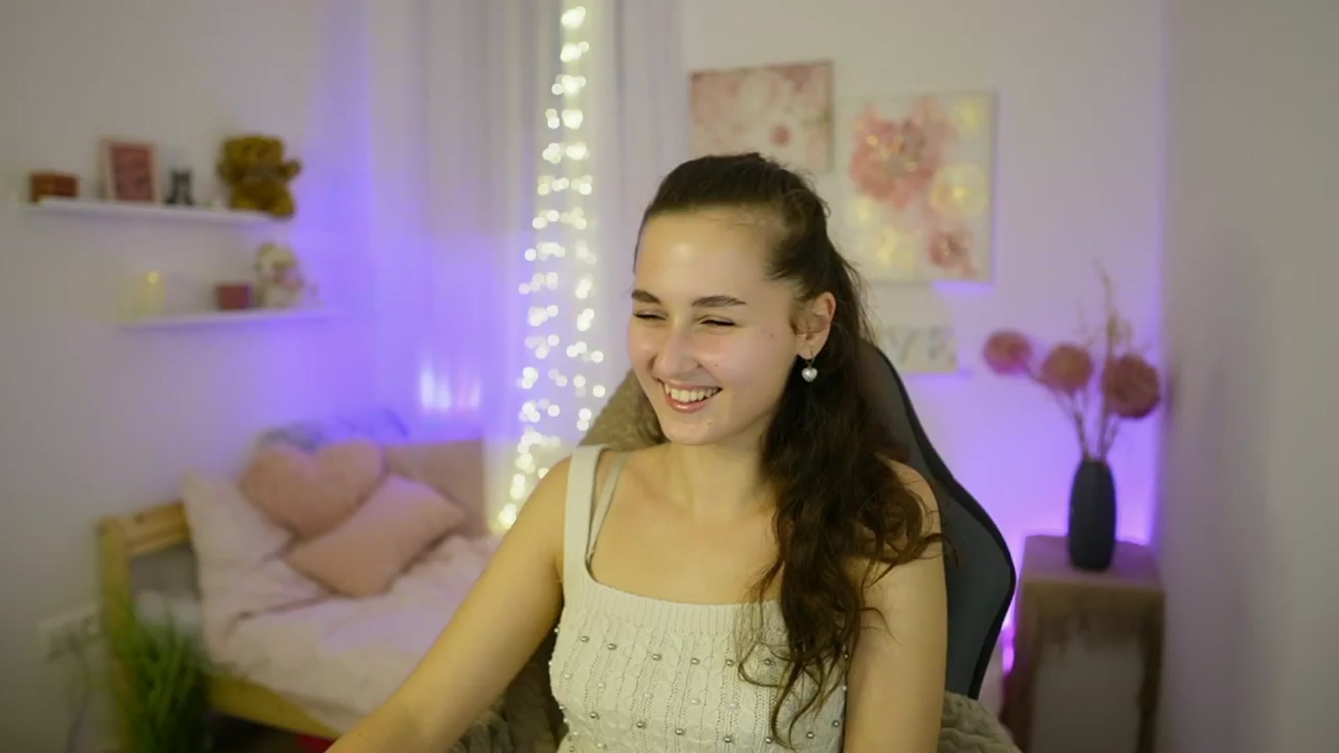 Gallery image thumbnail from Anita_Grey_'s myfreecams stream on, 10/14/2025, 20:14 image 4 of 20