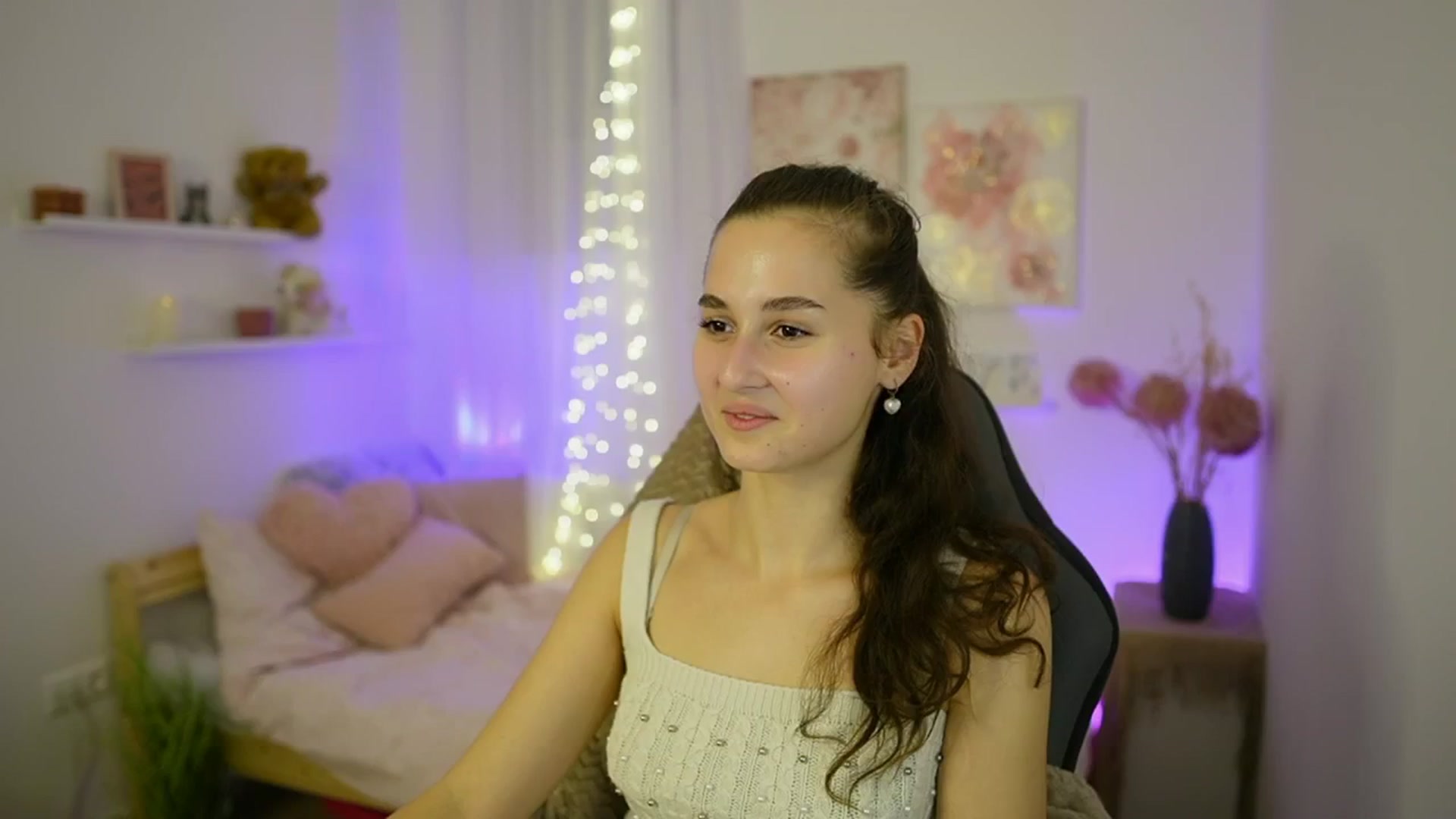 Gallery image thumbnail from Anita_Grey_'s myfreecams stream on, 10/14/2025, 20:14 image 8 of 20