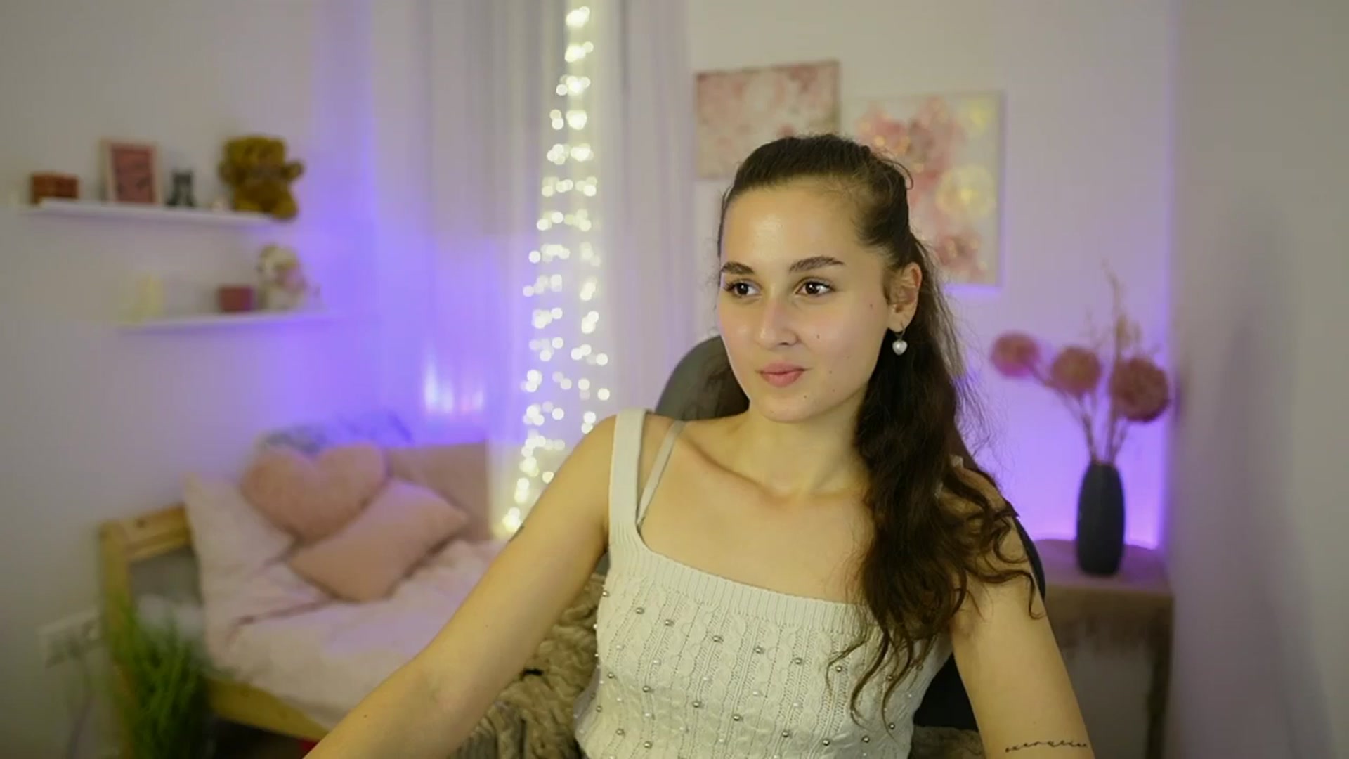 Gallery image thumbnail from Anita_Grey_'s myfreecams stream on, 10/14/2025, 20:14 image 15 of 20