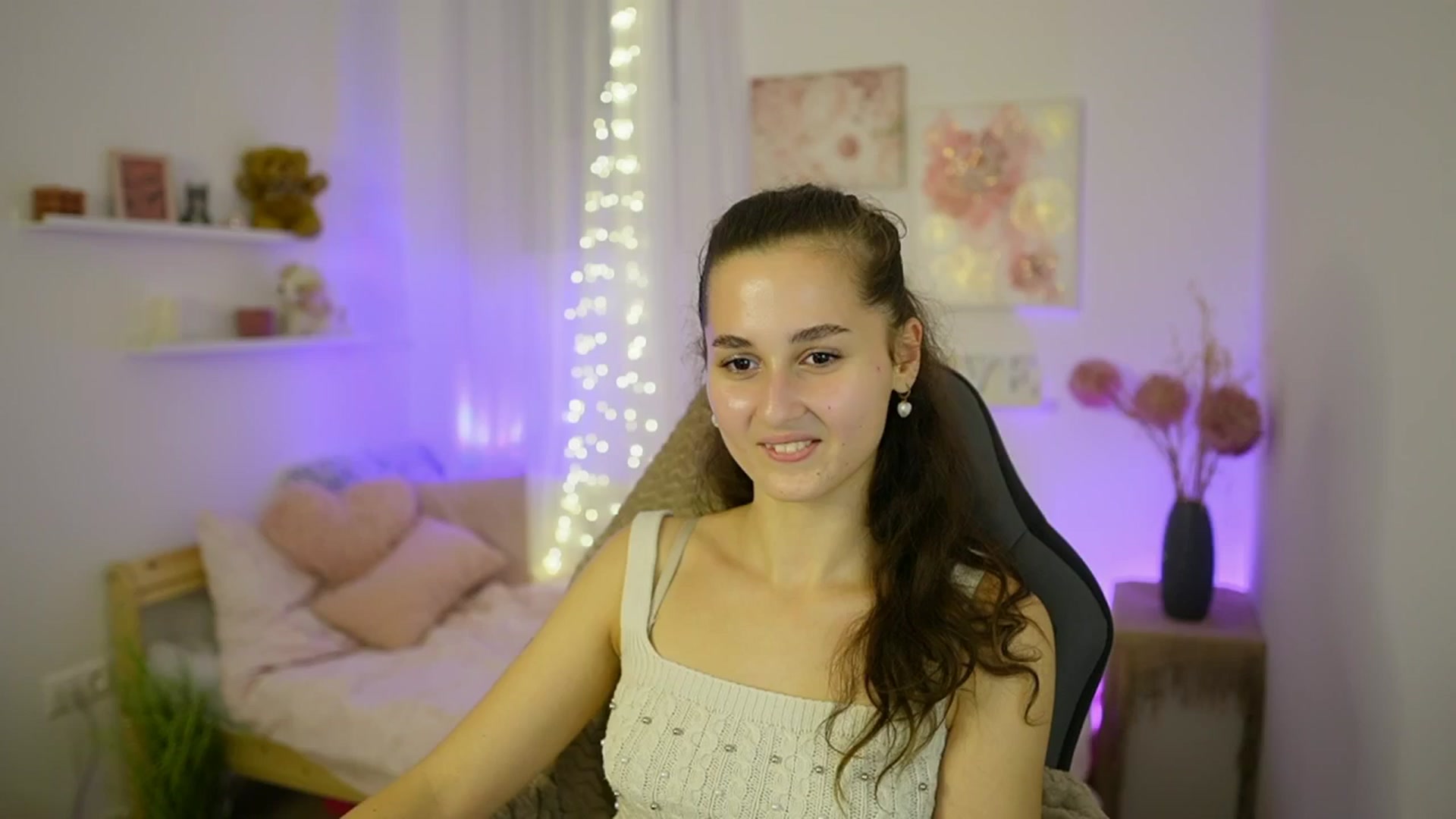 Gallery image thumbnail from Anita_Grey_'s myfreecams stream on, 10/14/2025, 20:14 image 10 of 20