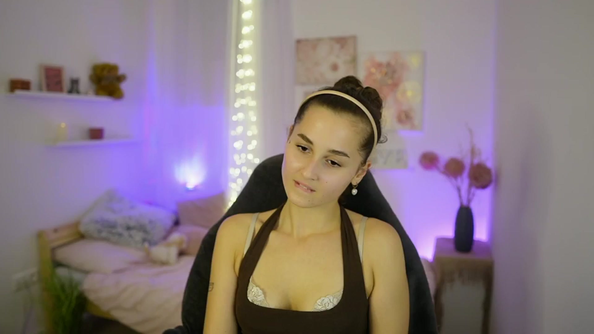 Gallery image thumbnail from Anita_Grey_'s myfreecams stream on, 10/16/2025, 20:53 image 6 of 20
