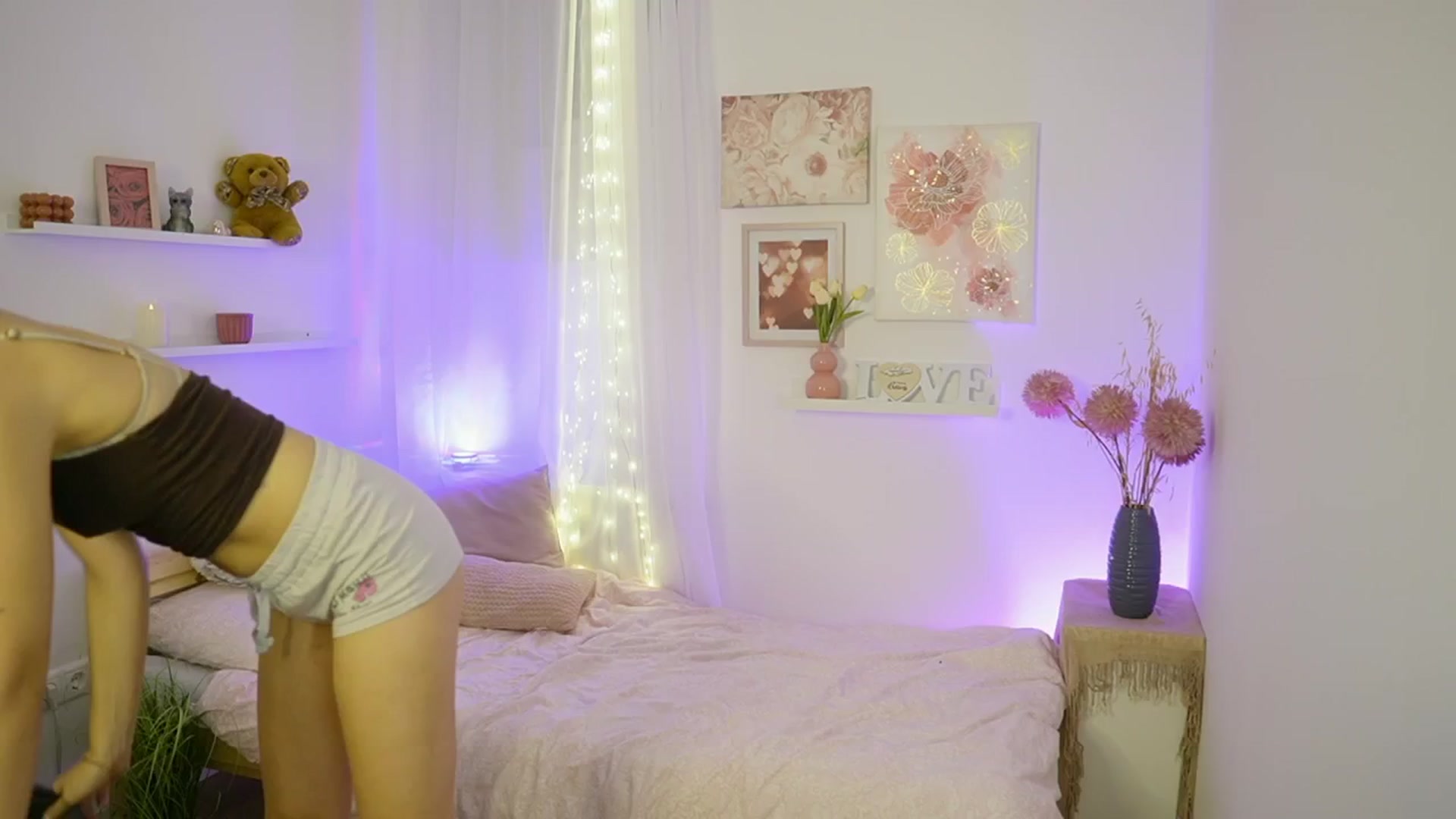 Gallery image thumbnail from Anita_Grey_'s myfreecams stream on, 10/16/2025, 20:53 image 5 of 20