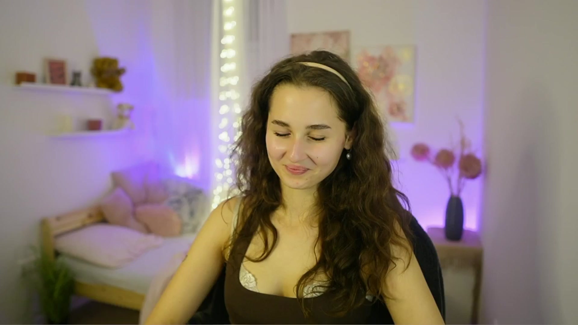 Gallery image thumbnail from Anita_Grey_'s myfreecams stream on, 10/18/2025, 21:15 image 7 of 20