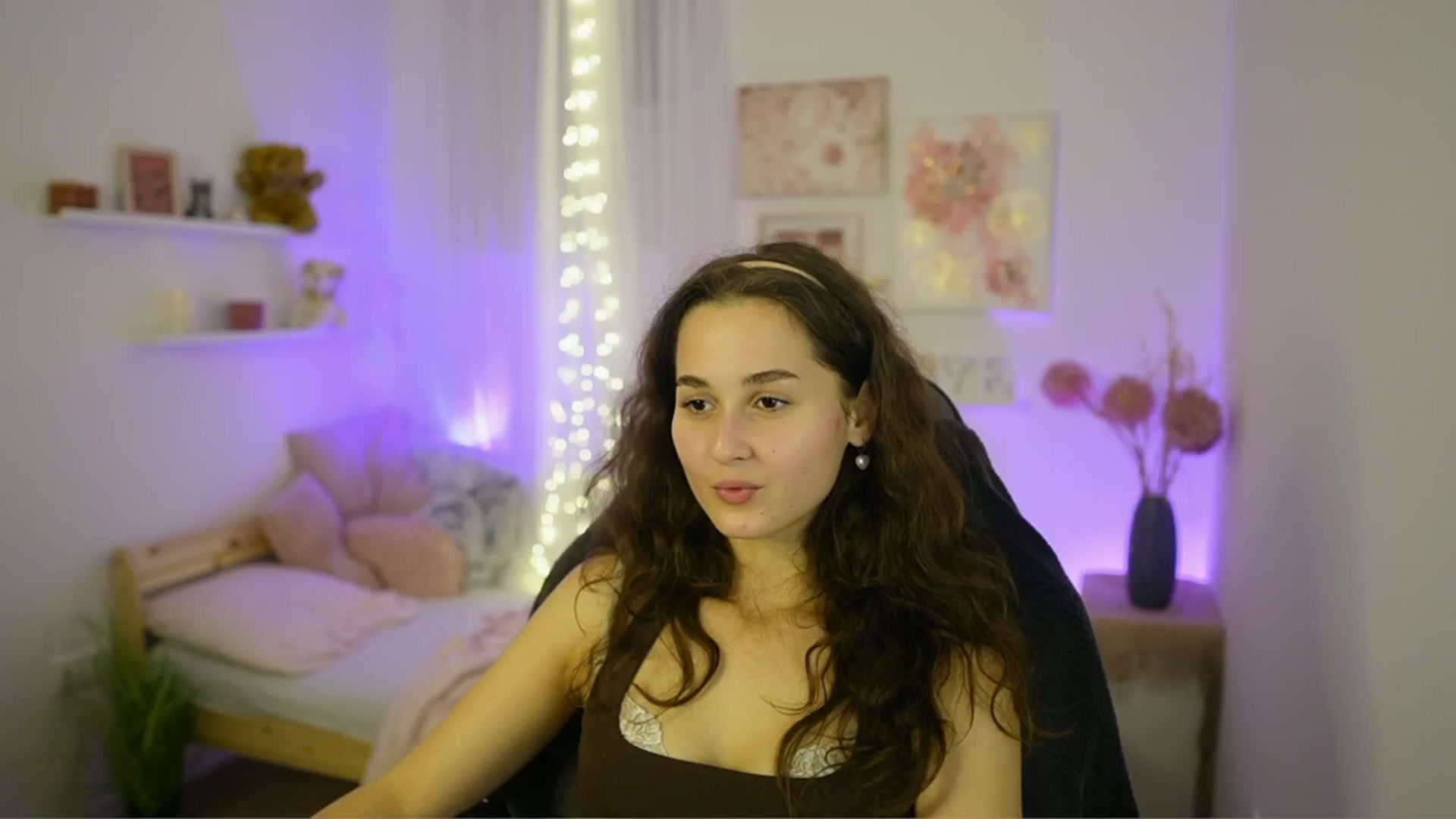 Gallery image thumbnail from Anita_Grey_'s myfreecams stream on, 10/18/2025, 21:15 image 6 of 20