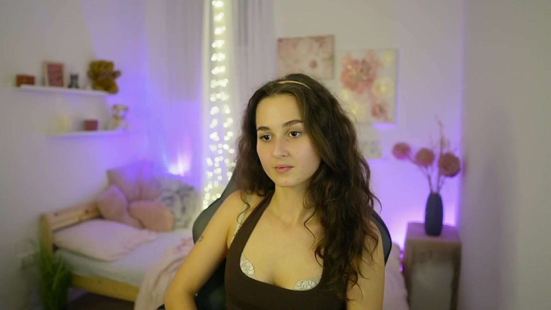 Gallery image thumbnail from Anita_Grey_'s myfreecams stream on, 10/18/2025, 21:15 image 15 of 20