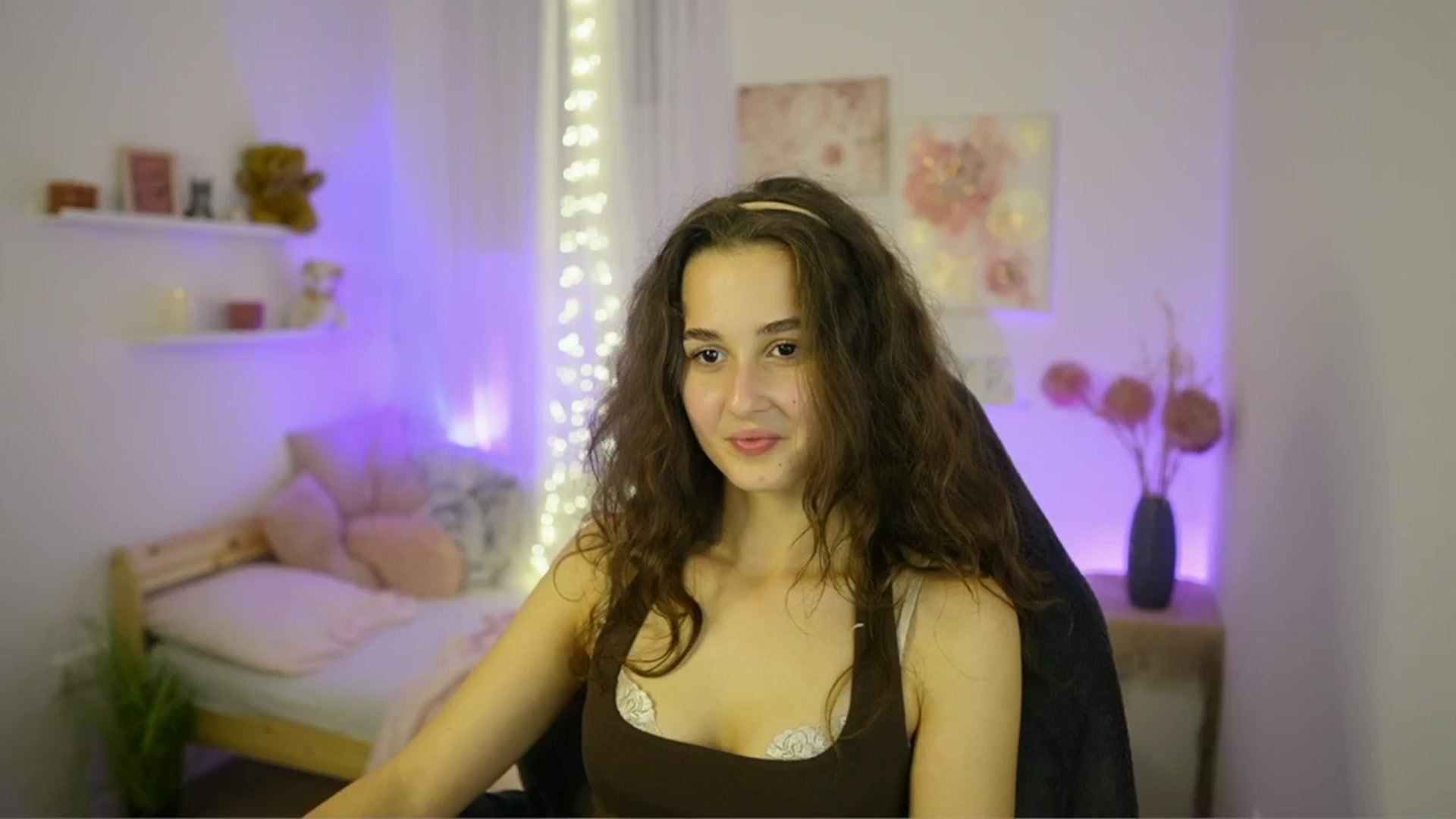 Gallery image thumbnail from Anita_Grey_'s myfreecams stream on, 10/18/2025, 21:15 image 2 of 20