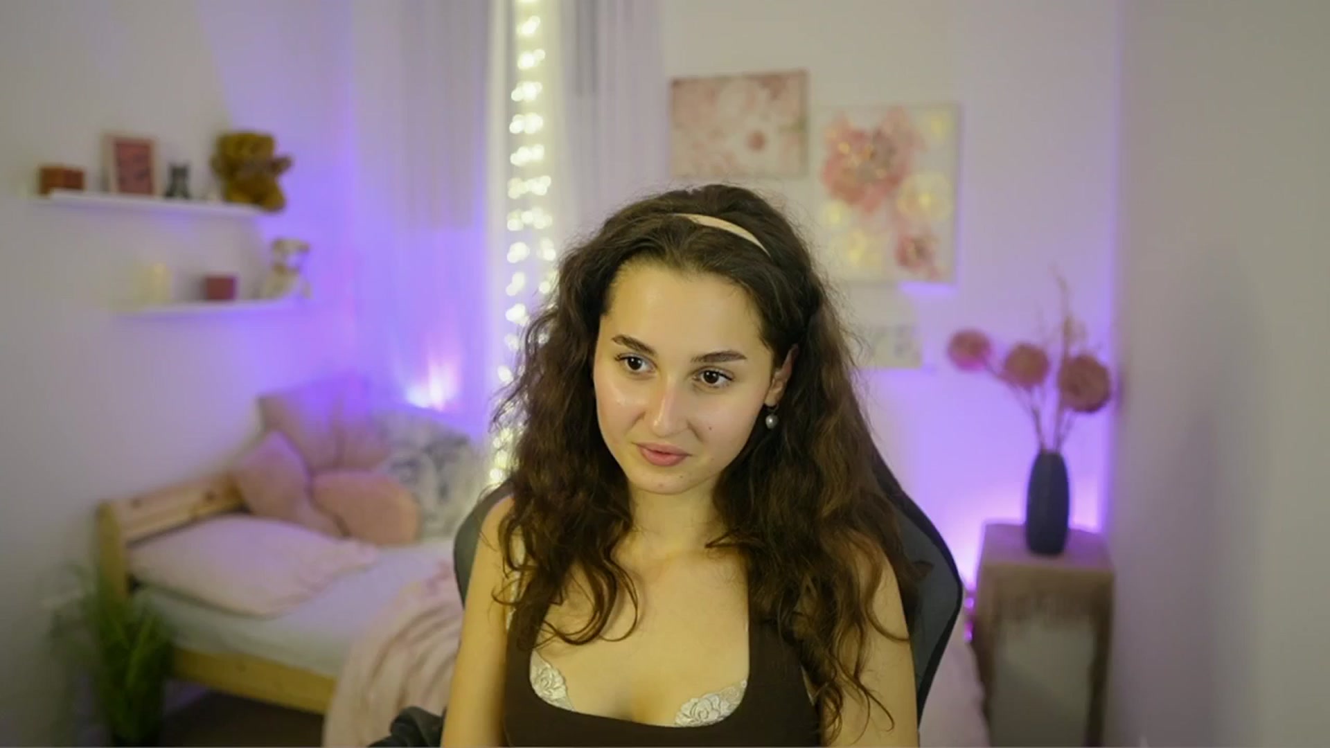 Gallery image thumbnail from Anita_Grey_'s myfreecams stream on, 10/18/2025, 21:15 image 13 of 20